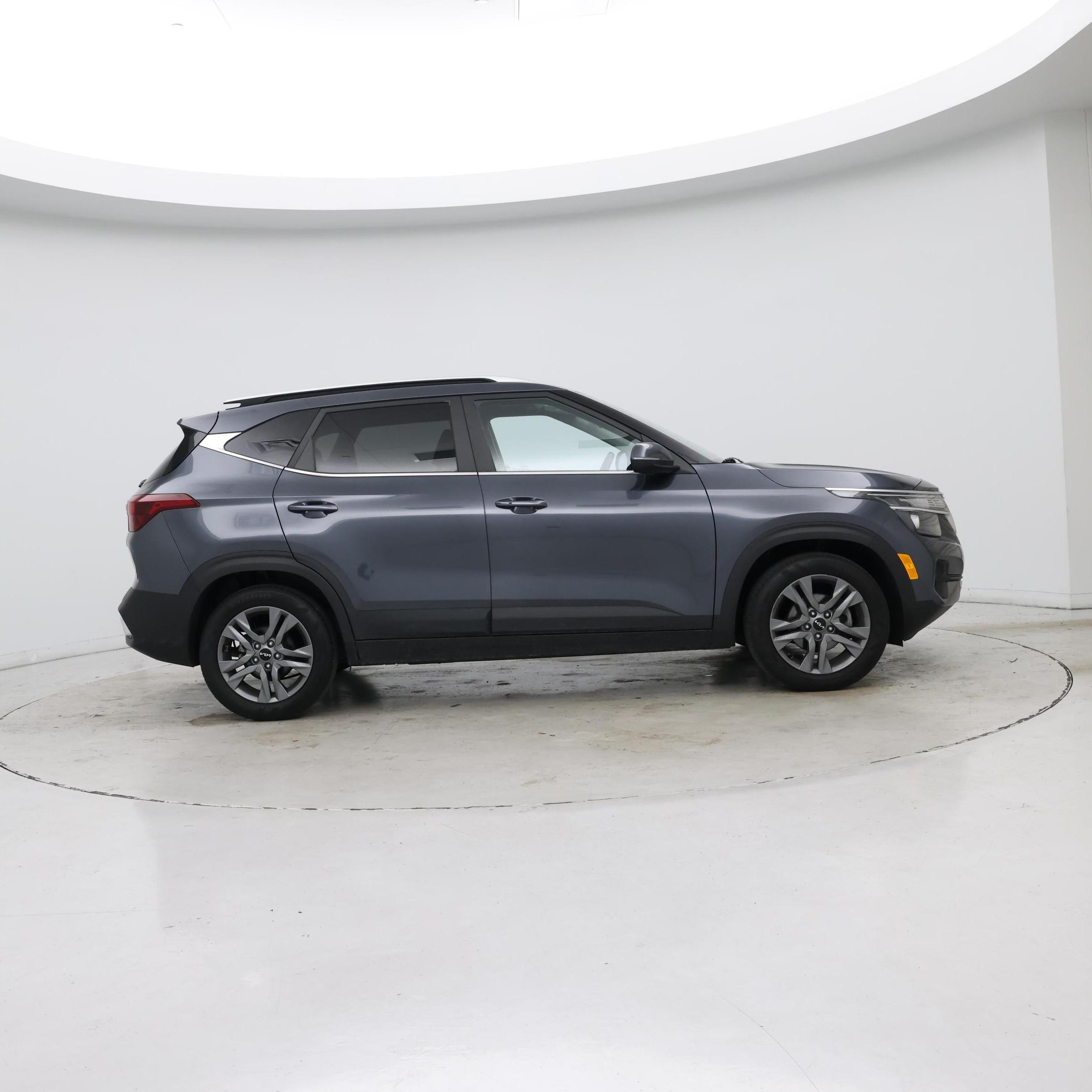 Thumbnail: 2023 Kia Seltos - 7