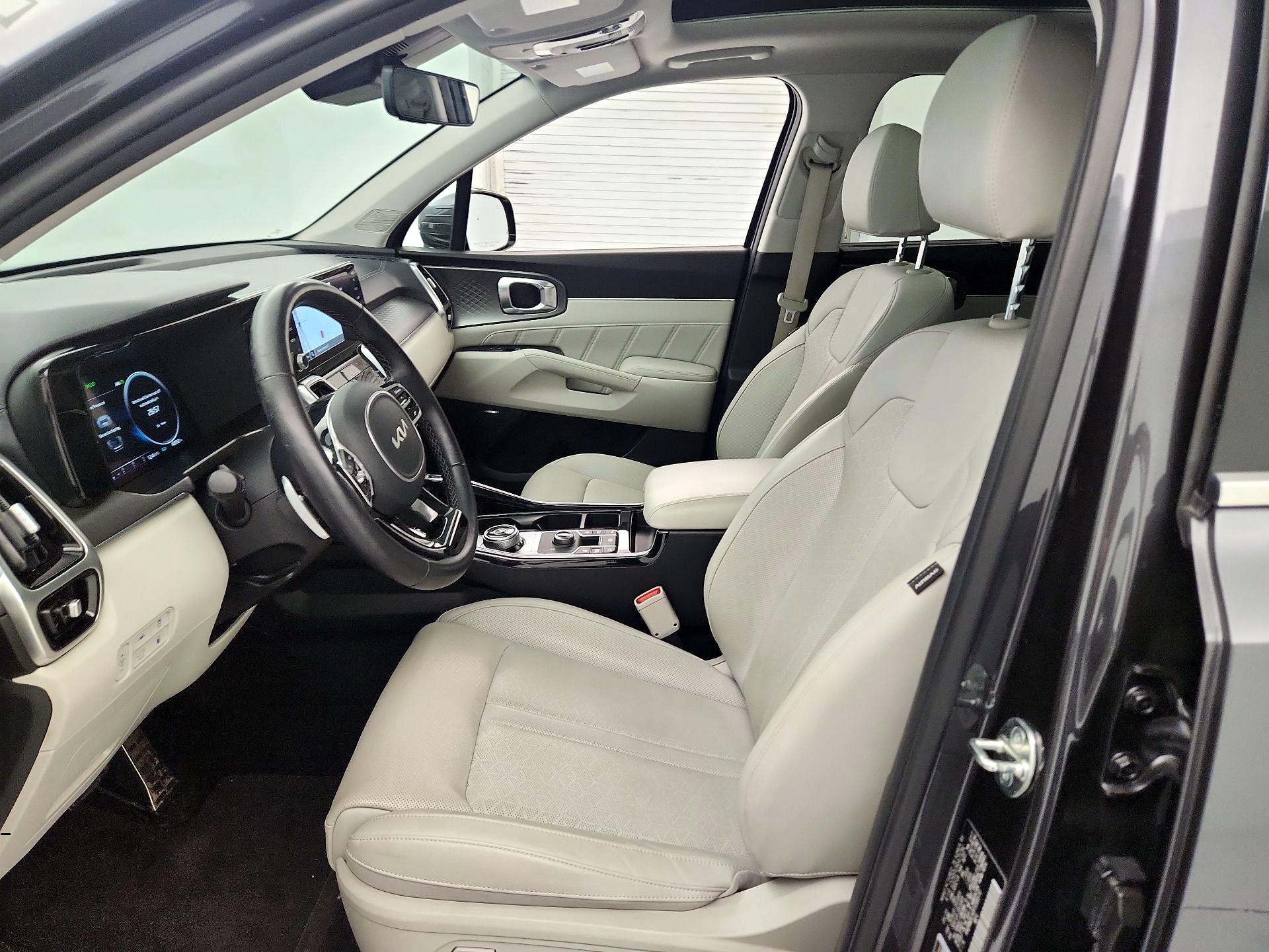 Thumbnail: 2023 Kia Sorento - 11