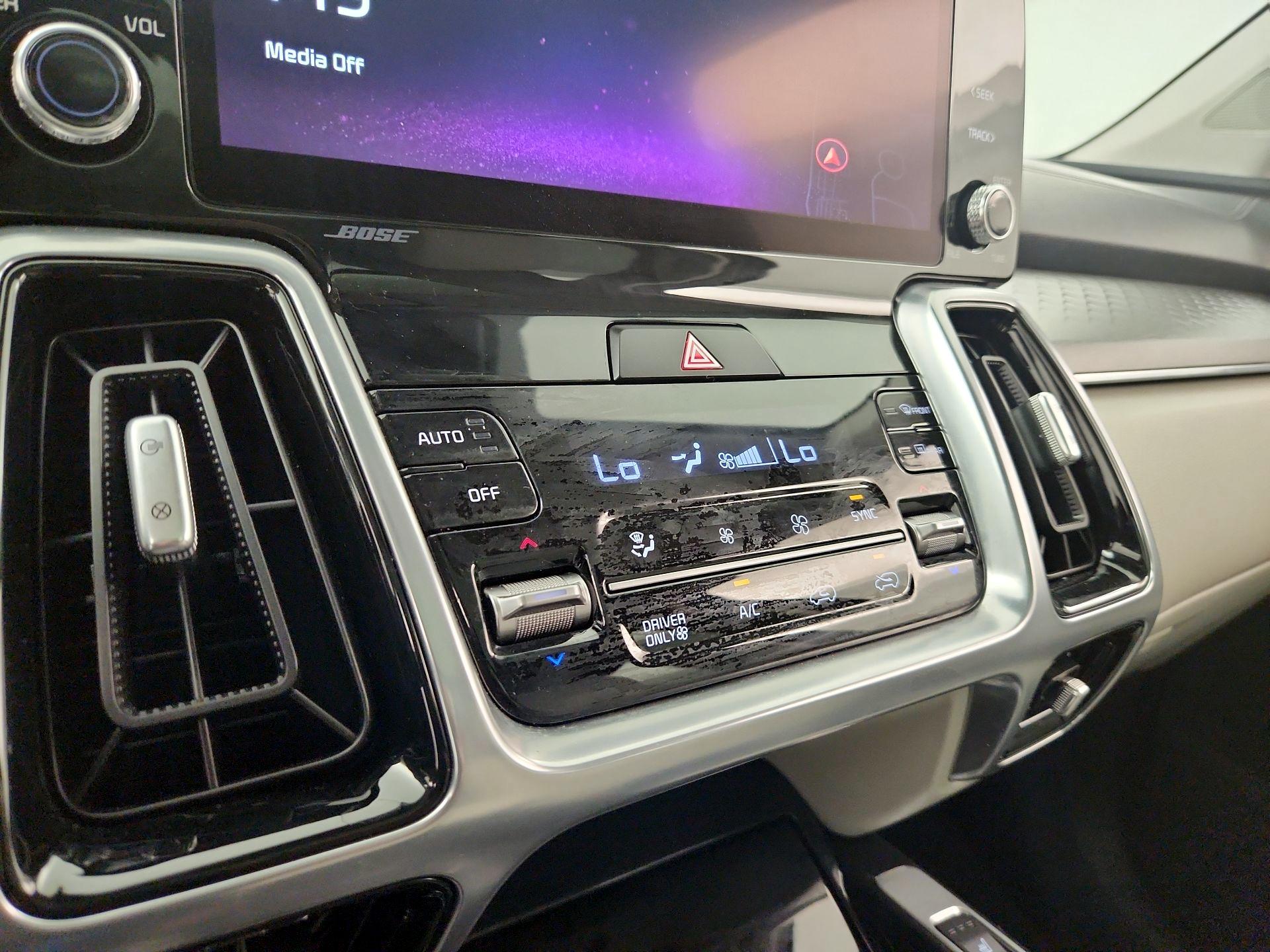 Thumbnail: 2023 Kia Sorento - 17
