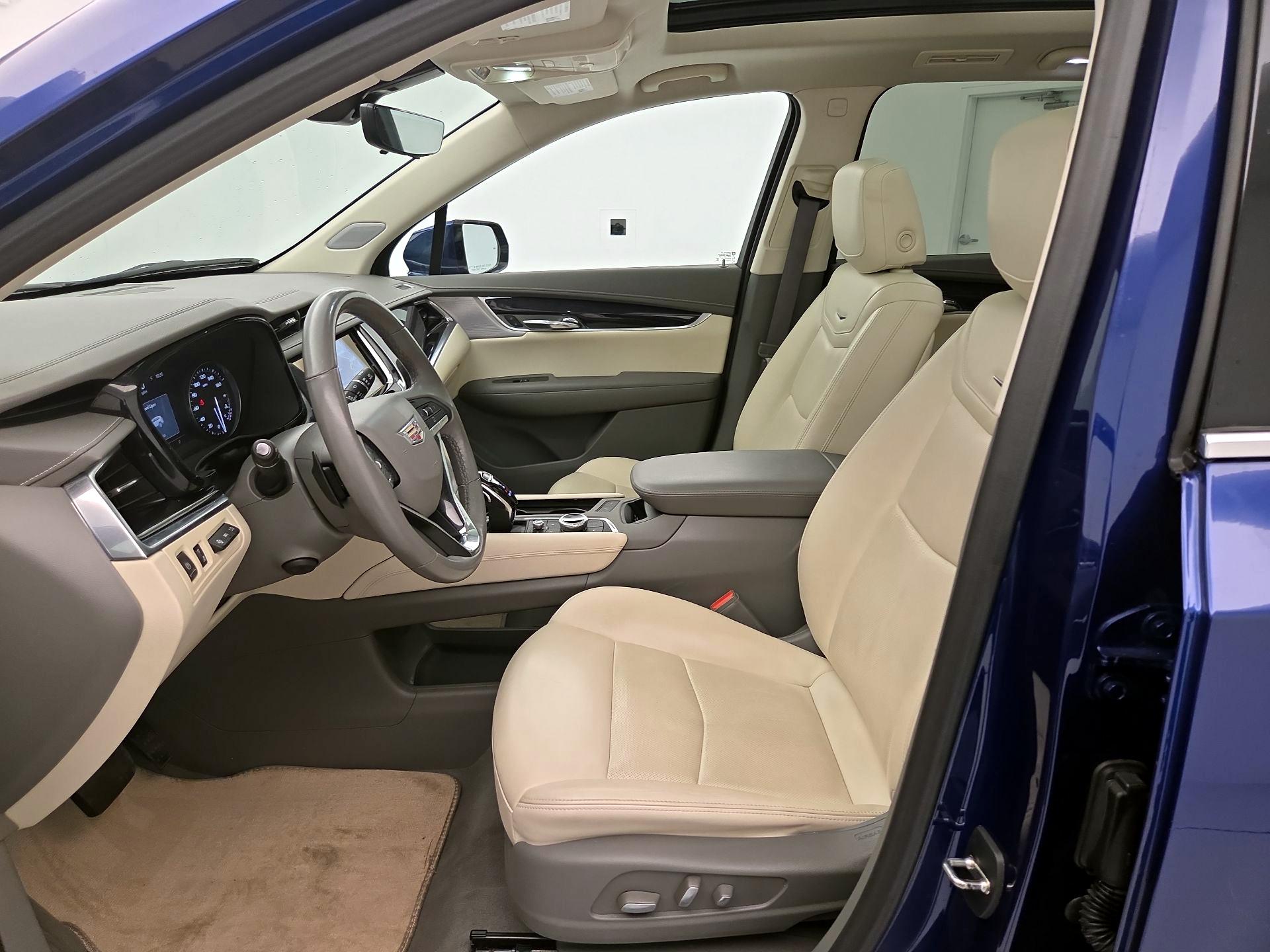 Thumbnail: 2023 Cadillac XT6 - 11