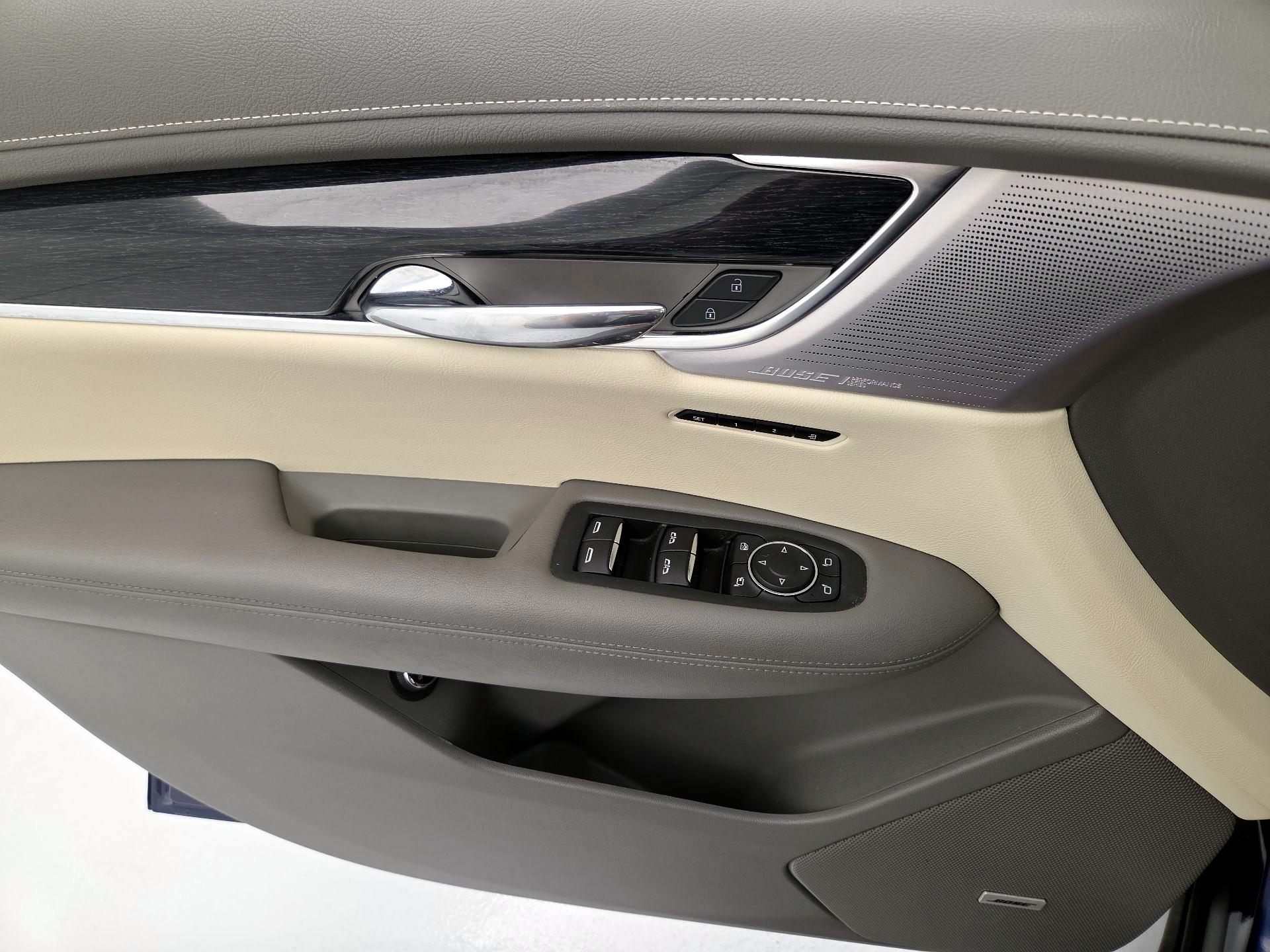 Thumbnail: 2023 Cadillac XT6 - 12
