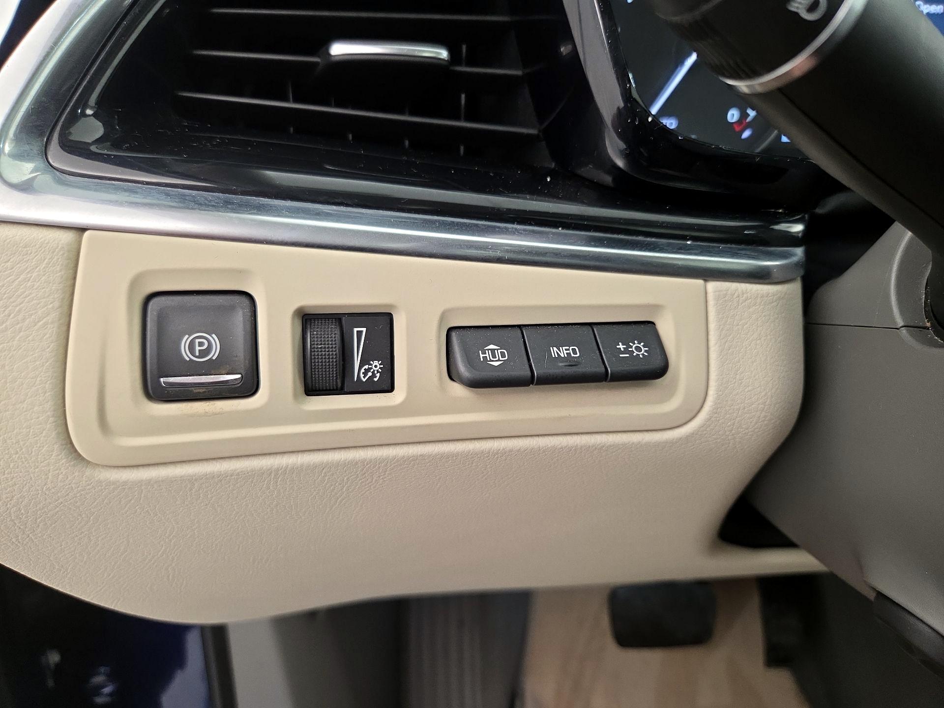 Thumbnail: 2023 Cadillac XT6 - 13