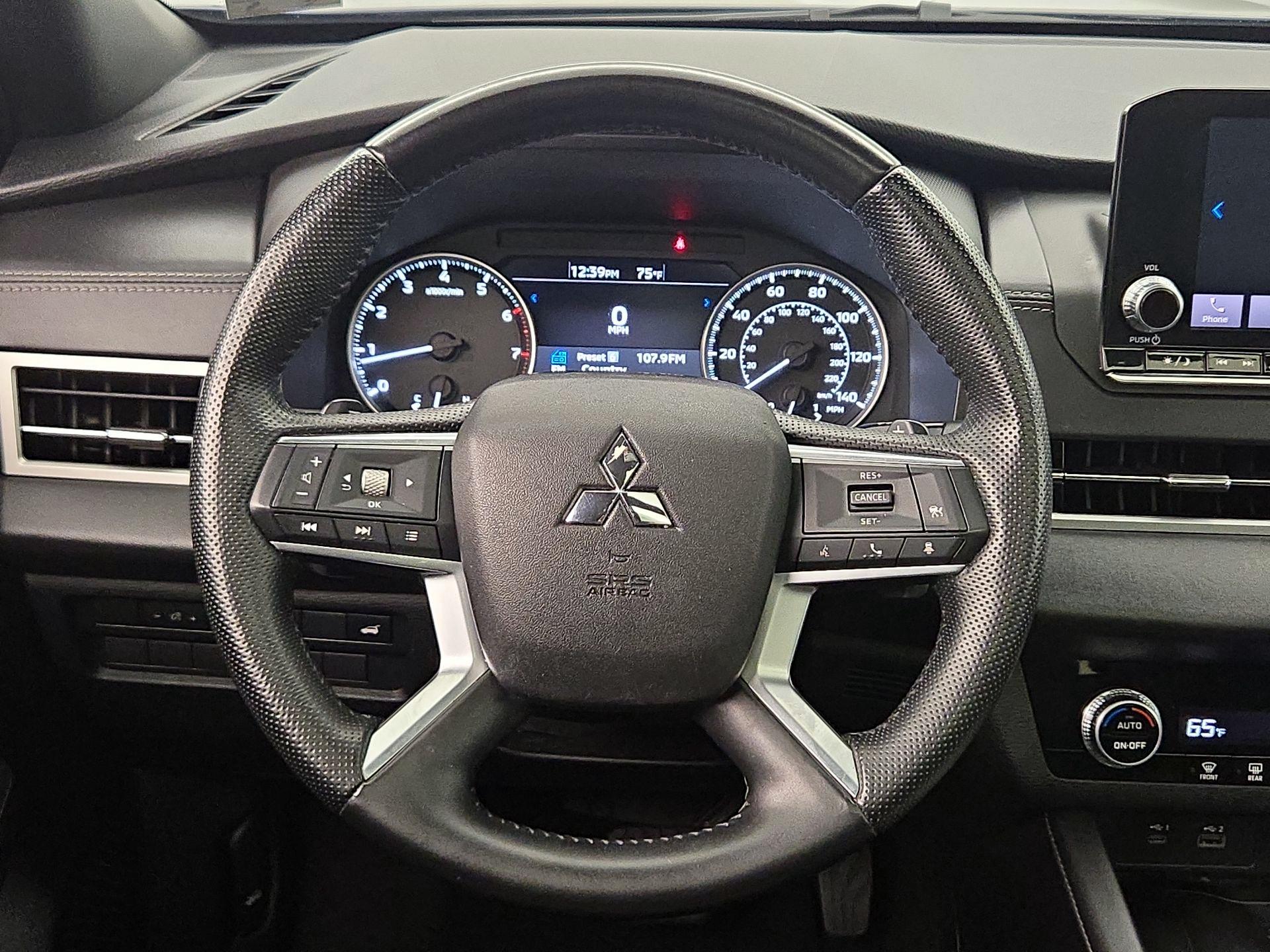 Thumbnail: 2022 Mitsubishi Outlander - 10