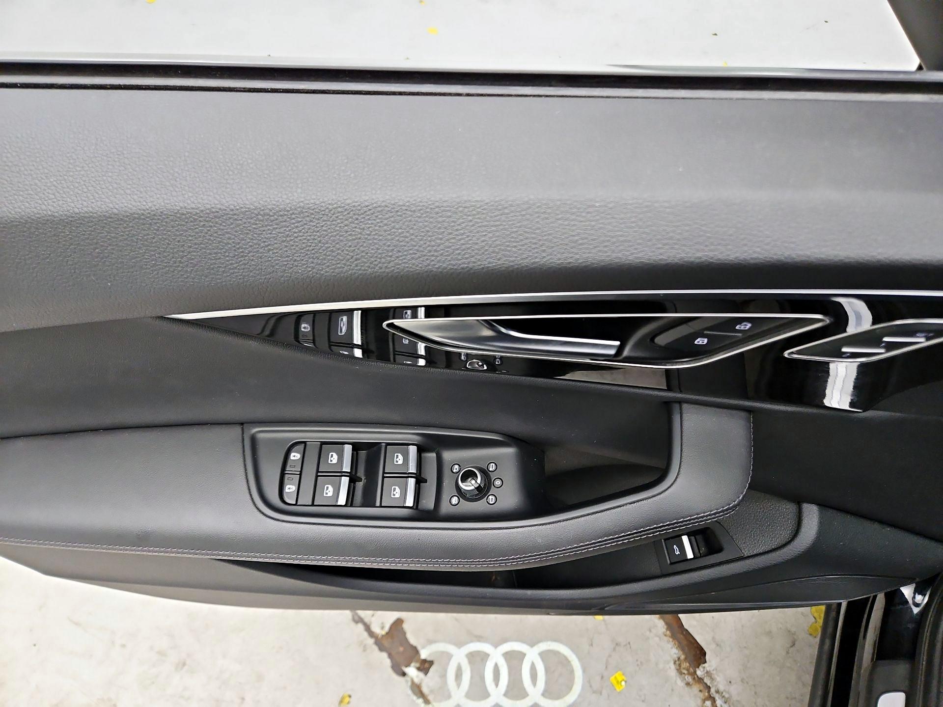 Thumbnail: 2023 Audi Q7 - 12