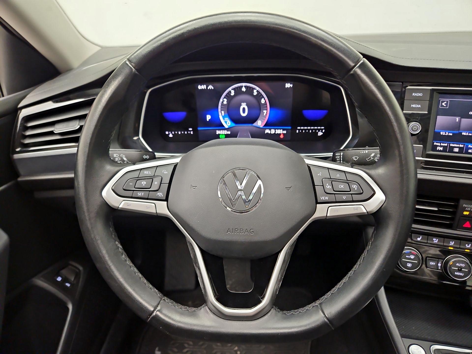Thumbnail: 2023 Volkswagen Jetta - 10