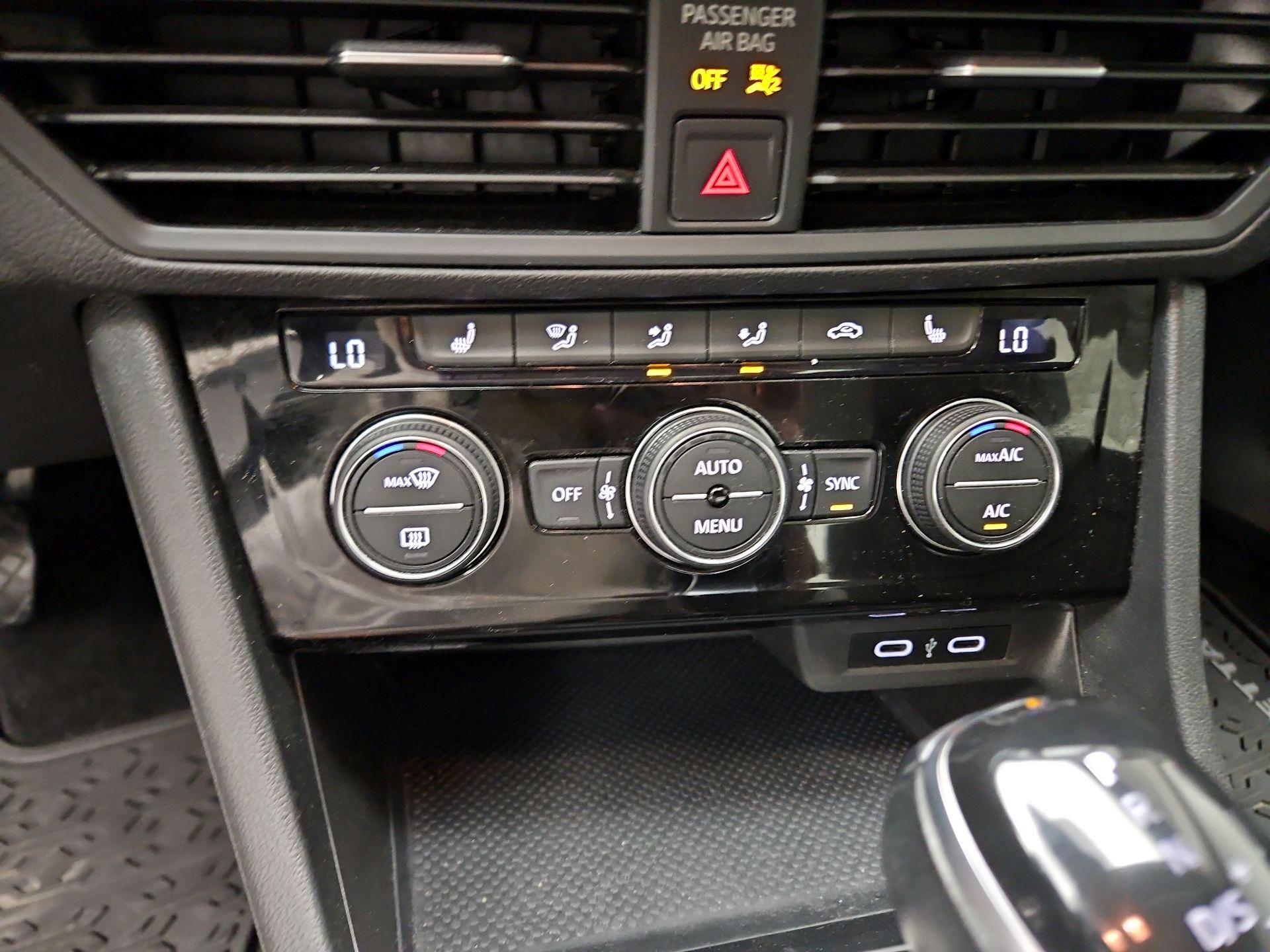 Thumbnail: 2023 Volkswagen Jetta - 16