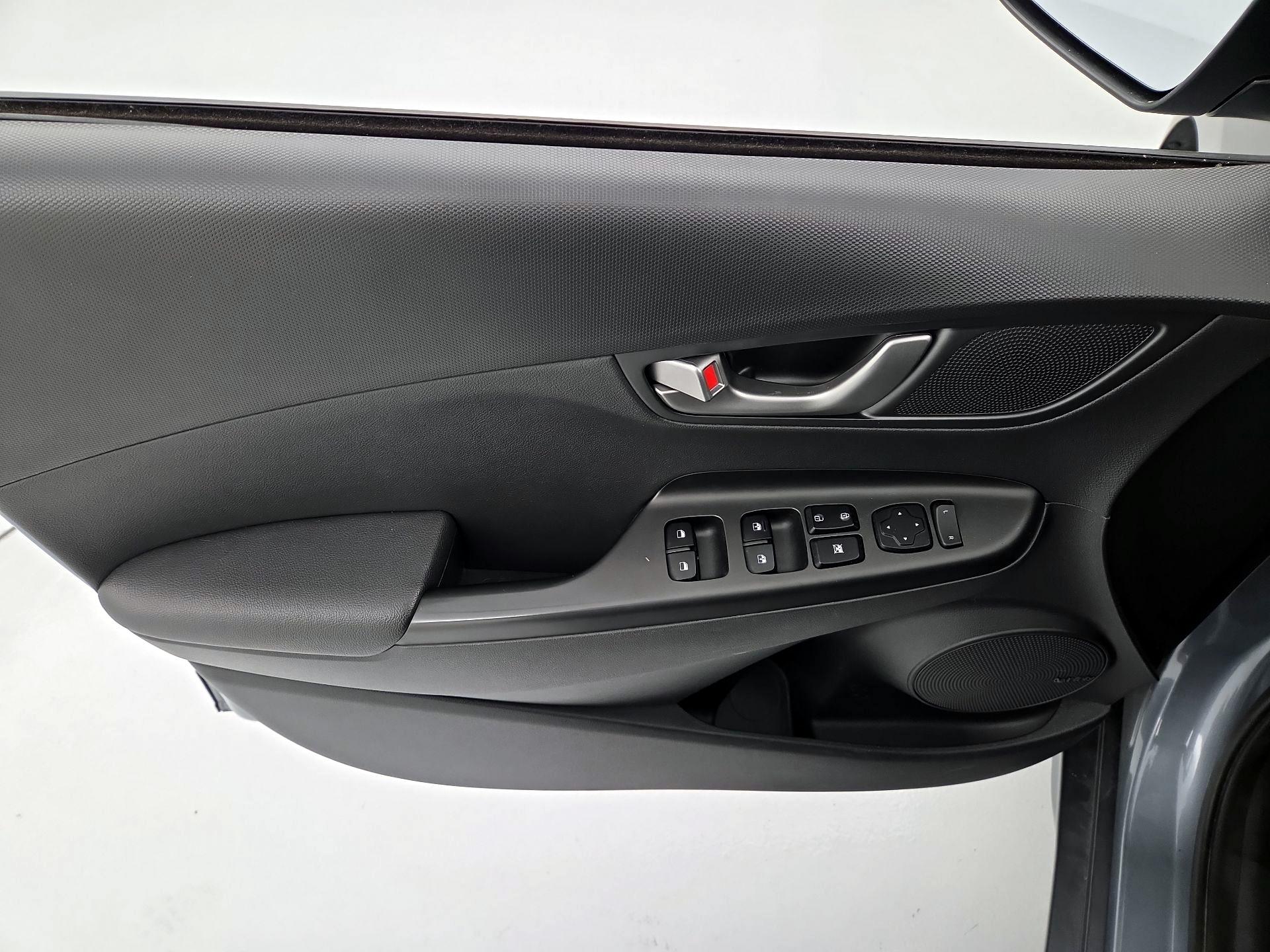 Thumbnail: 2020 Hyundai Kona - 12