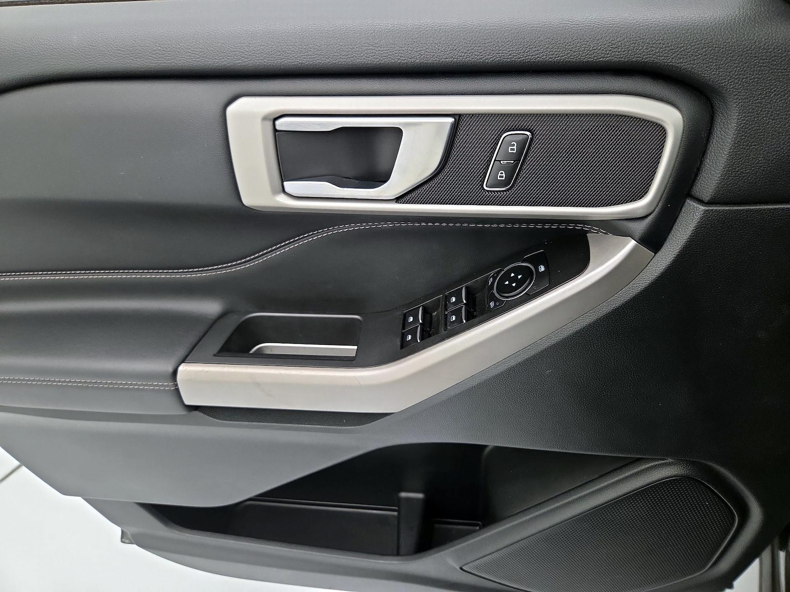 2022 Ford Explorer XLT - Photo 13