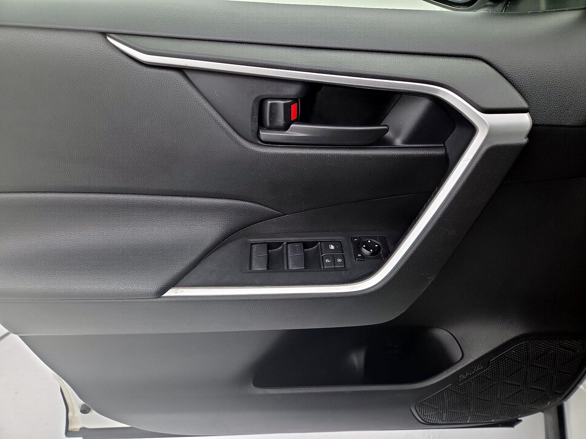 Thumbnail: 2021 Toyota RAV4 - 12