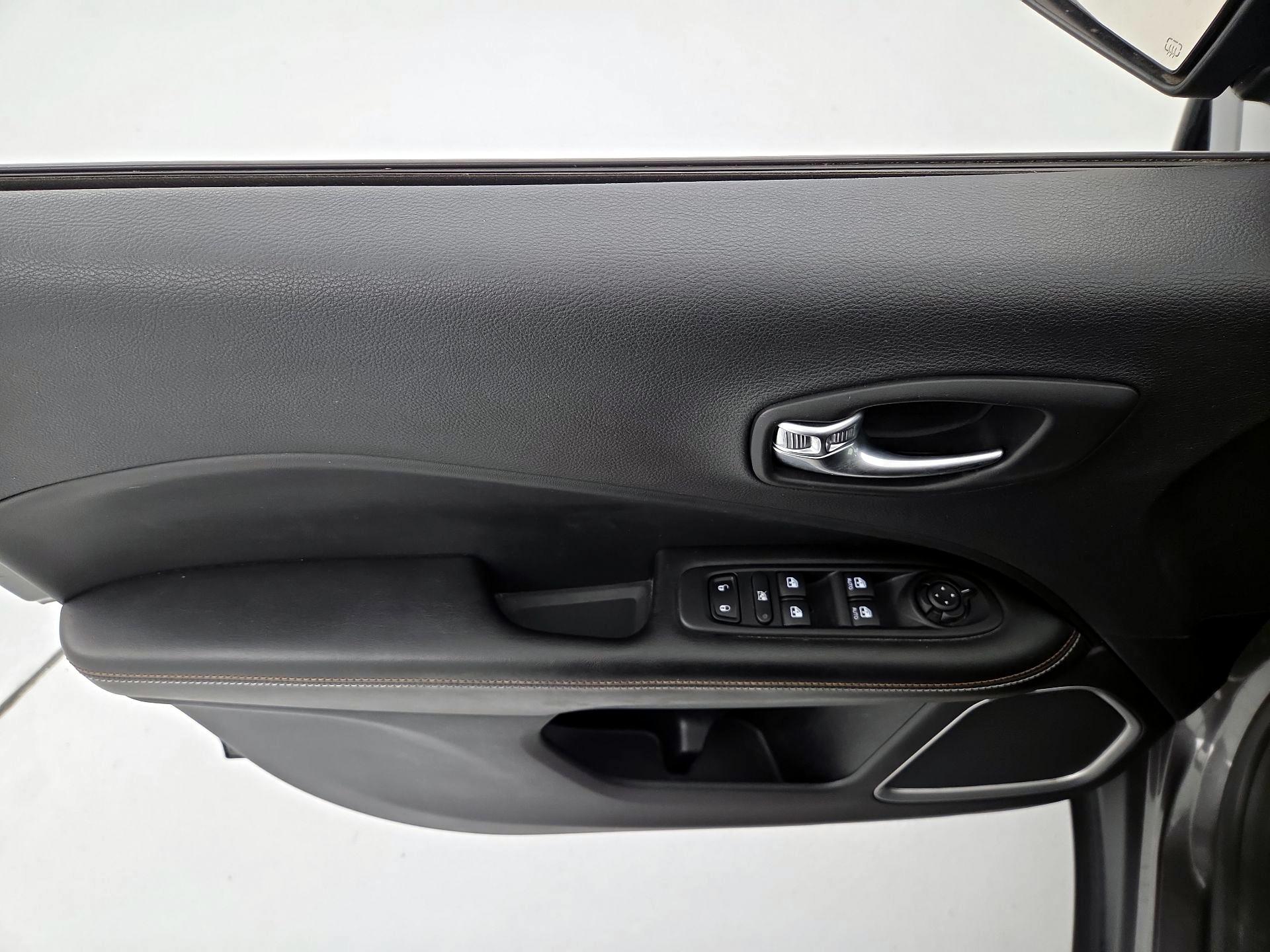 Thumbnail: 2020 Jeep Compass - 12