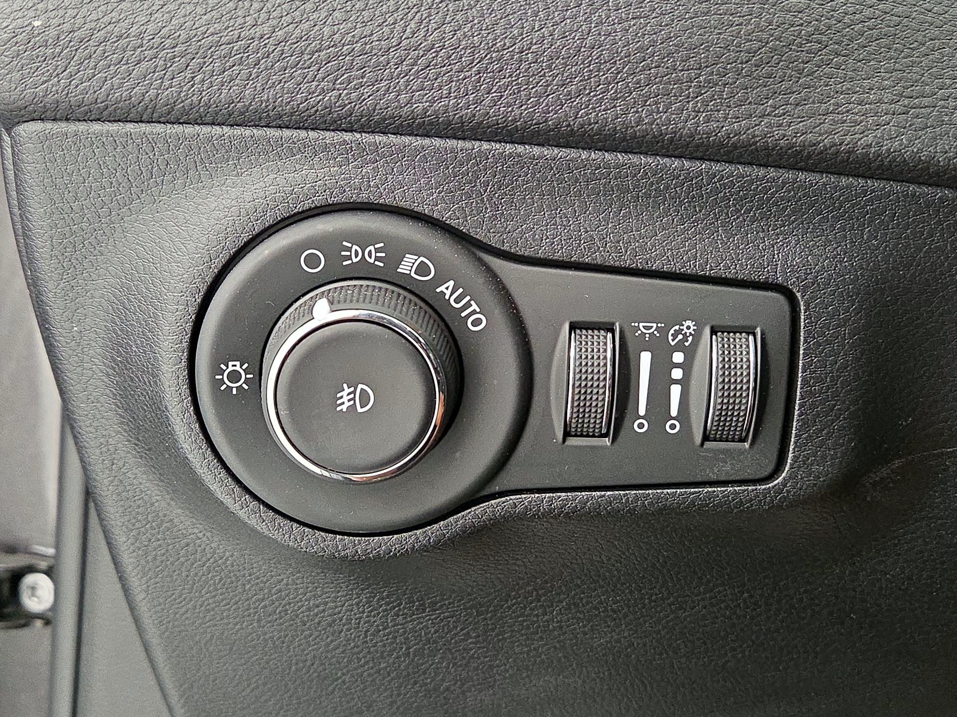 Thumbnail: 2020 Jeep Compass - 13