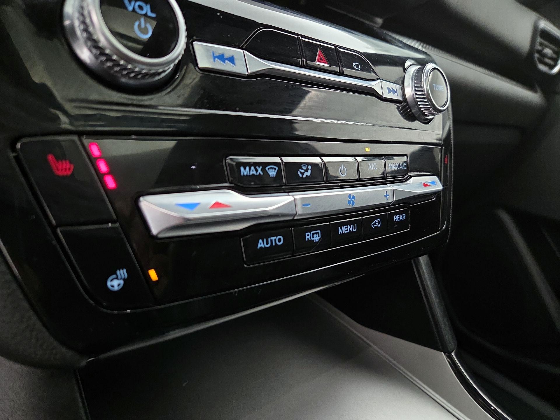 Thumbnail: 2022 Ford Explorer - 17