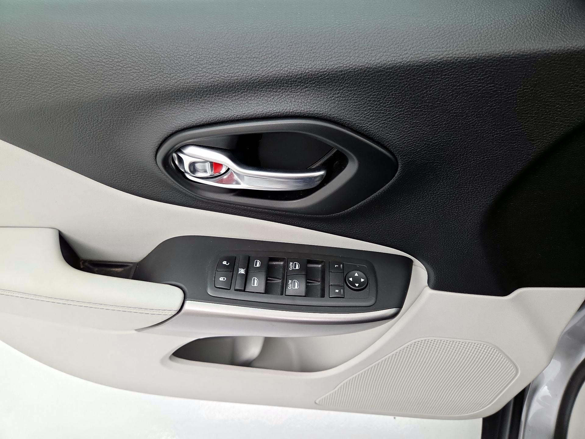 Thumbnail: 2021 Jeep Cherokee - 12