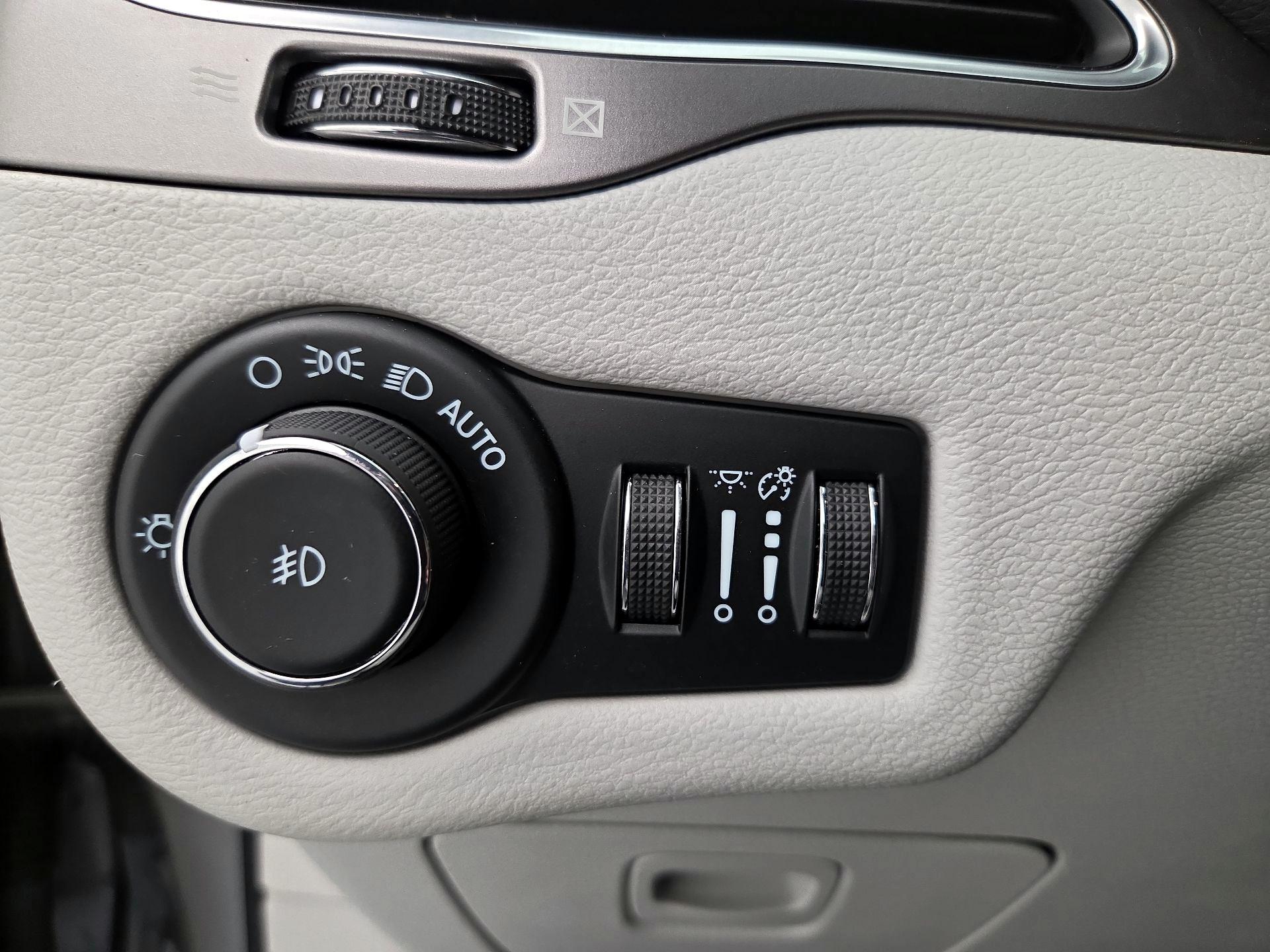 Thumbnail: 2021 Jeep Cherokee - 13