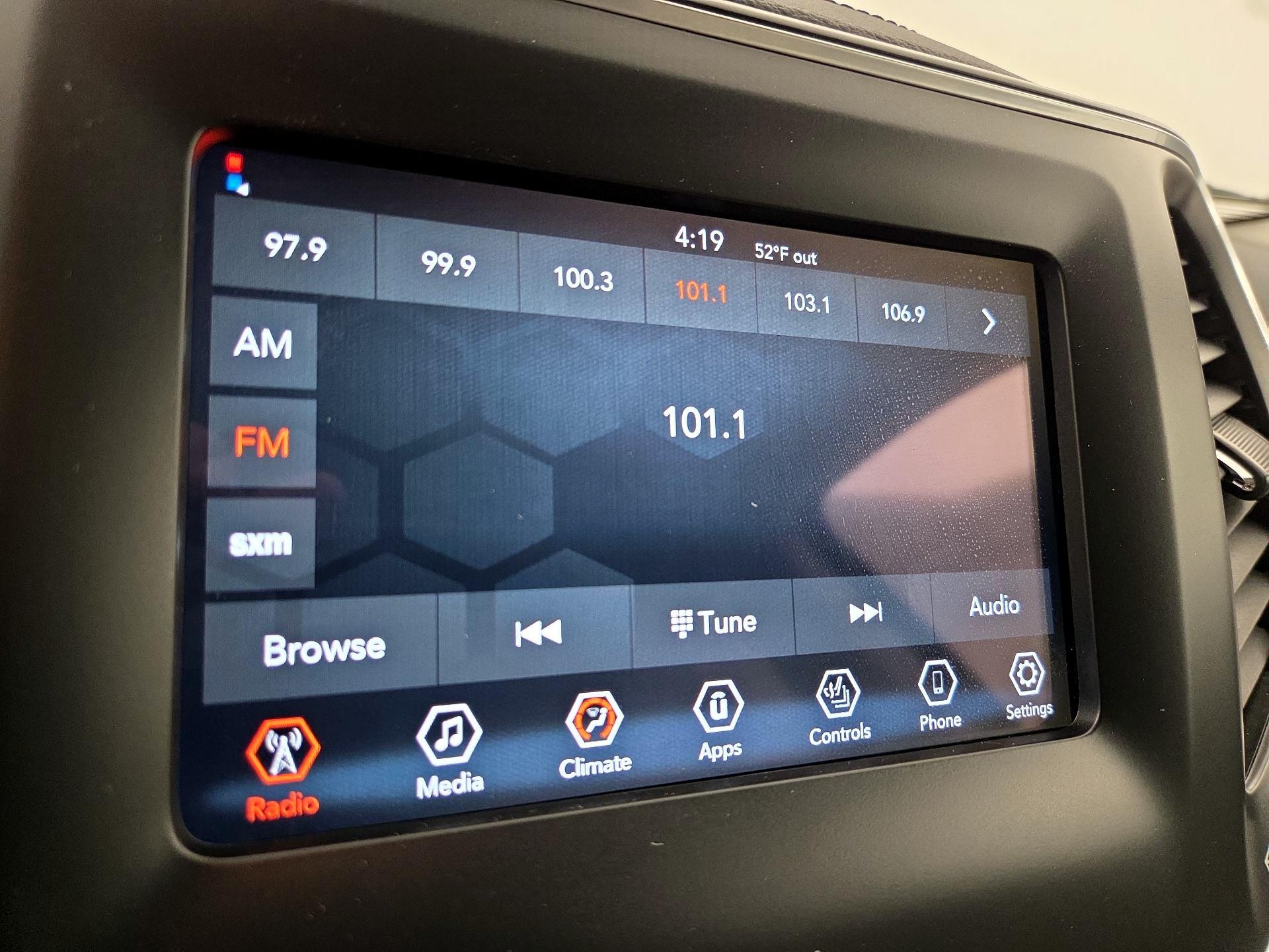 Thumbnail: 2021 Jeep Cherokee - 15