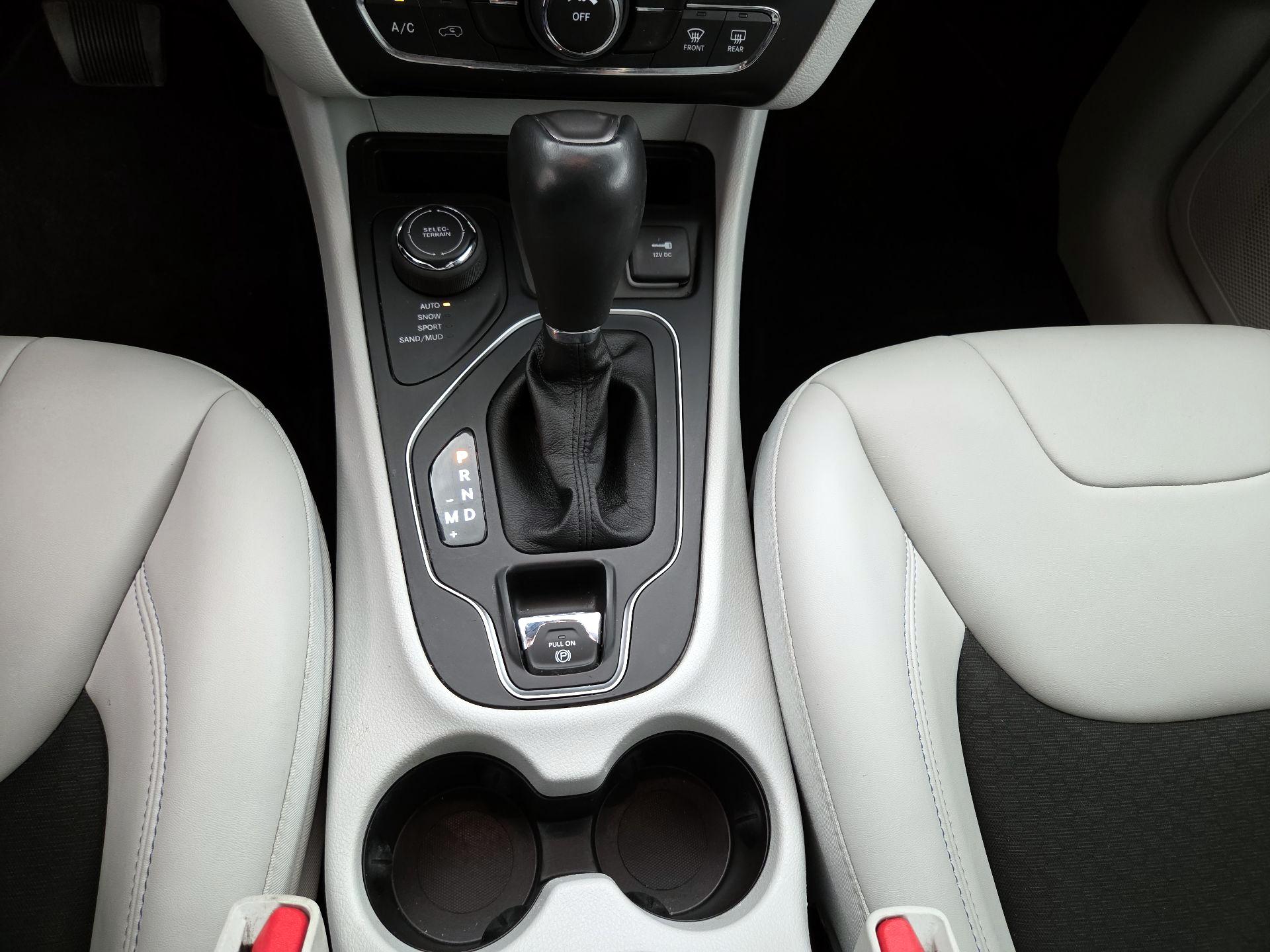 Thumbnail: 2021 Jeep Cherokee - 17