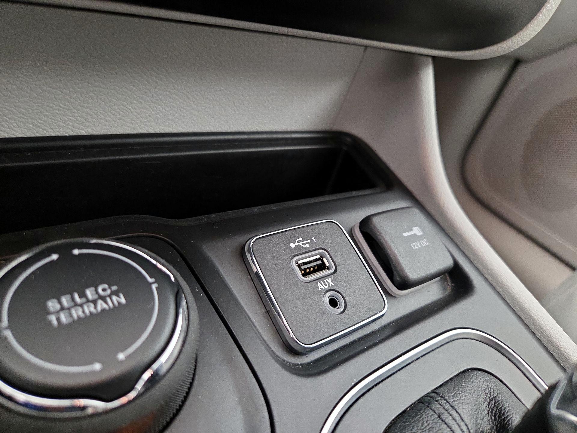 Thumbnail: 2021 Jeep Cherokee - 18