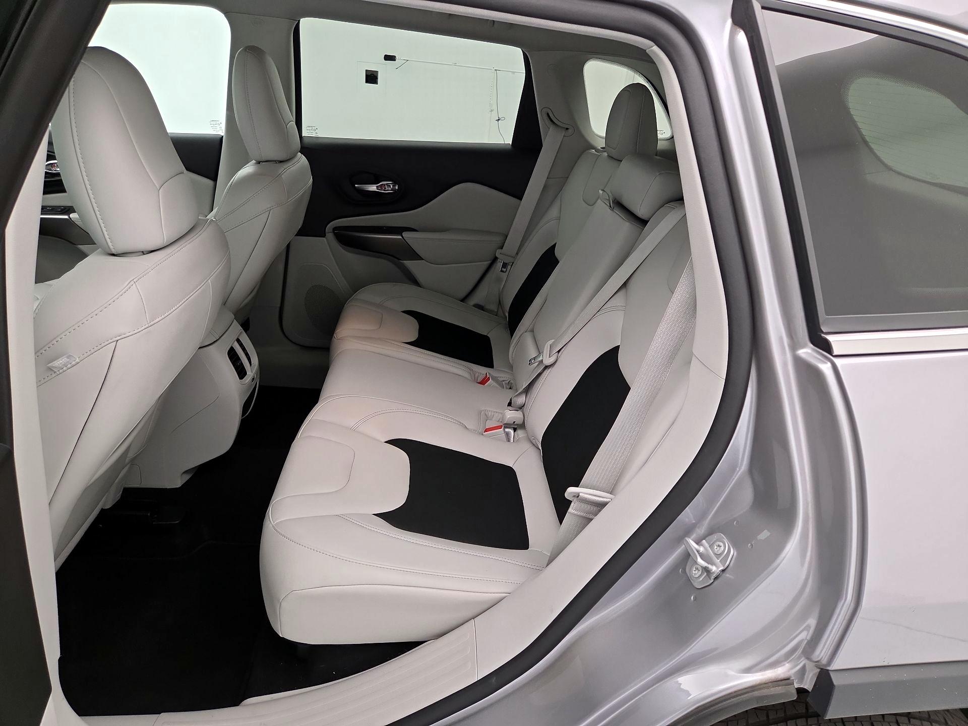 Thumbnail: 2021 Jeep Cherokee - 19