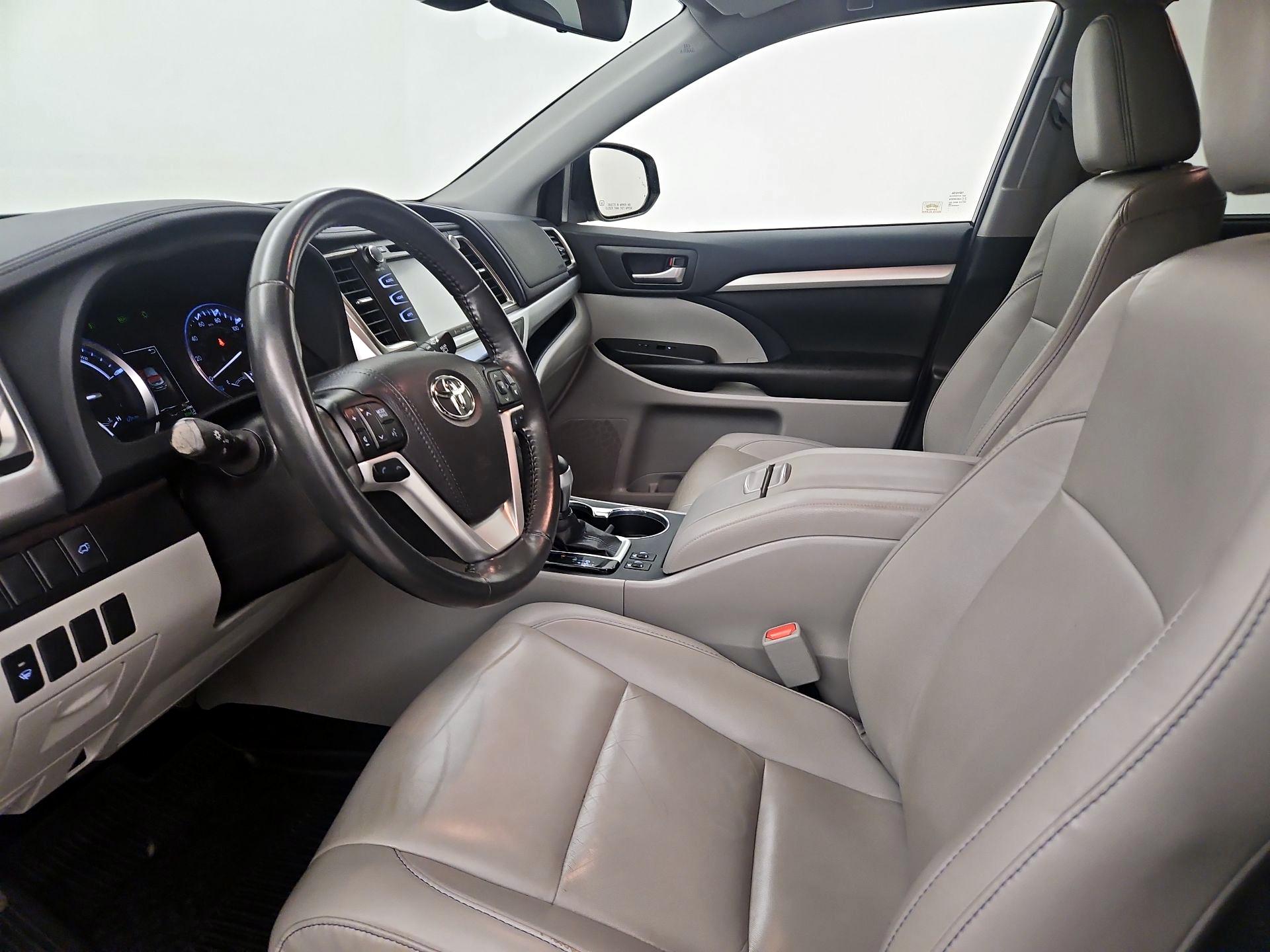 Thumbnail: 2019 Toyota Highlander - 11