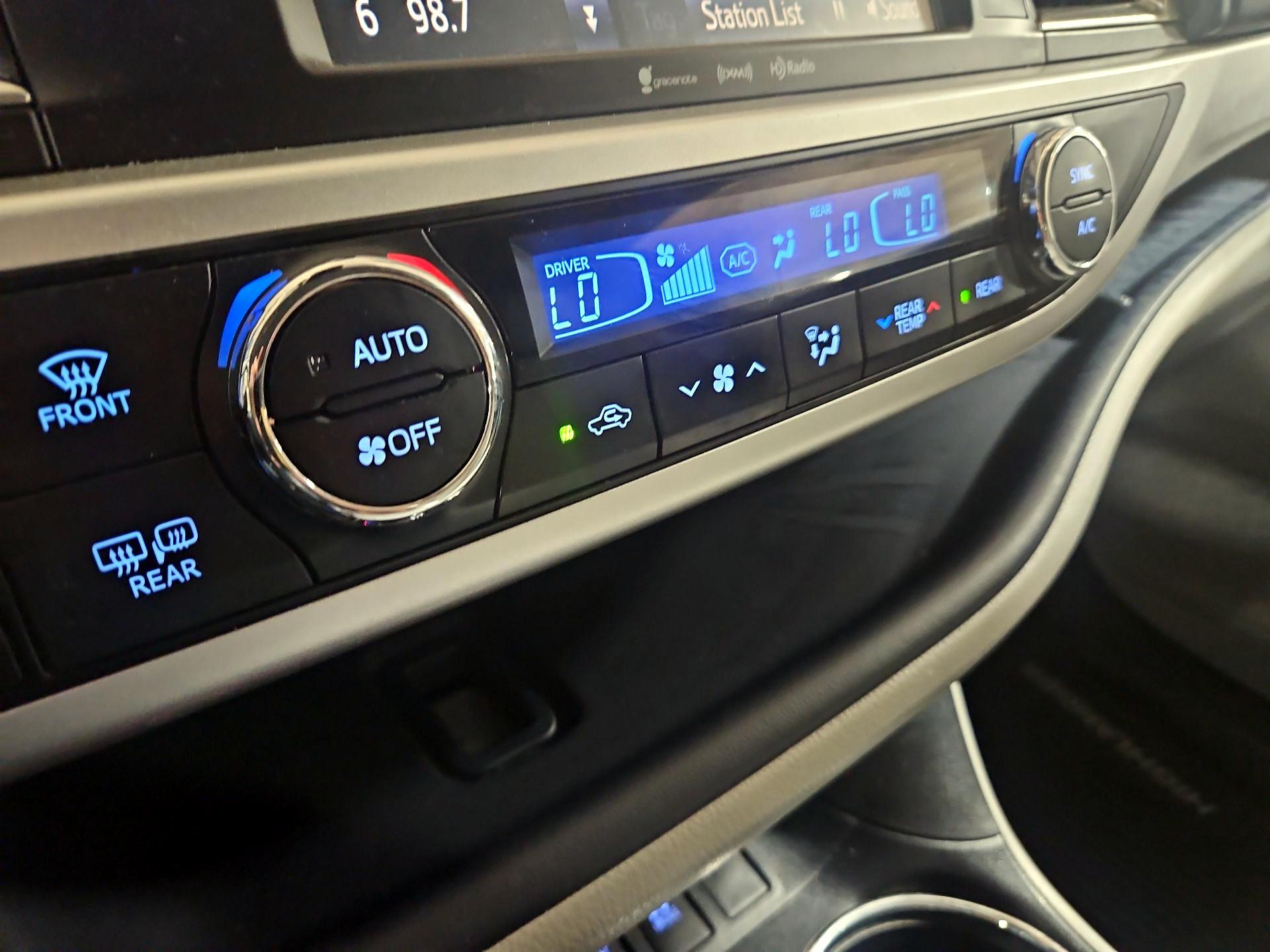 Thumbnail: 2019 Toyota Highlander - 16