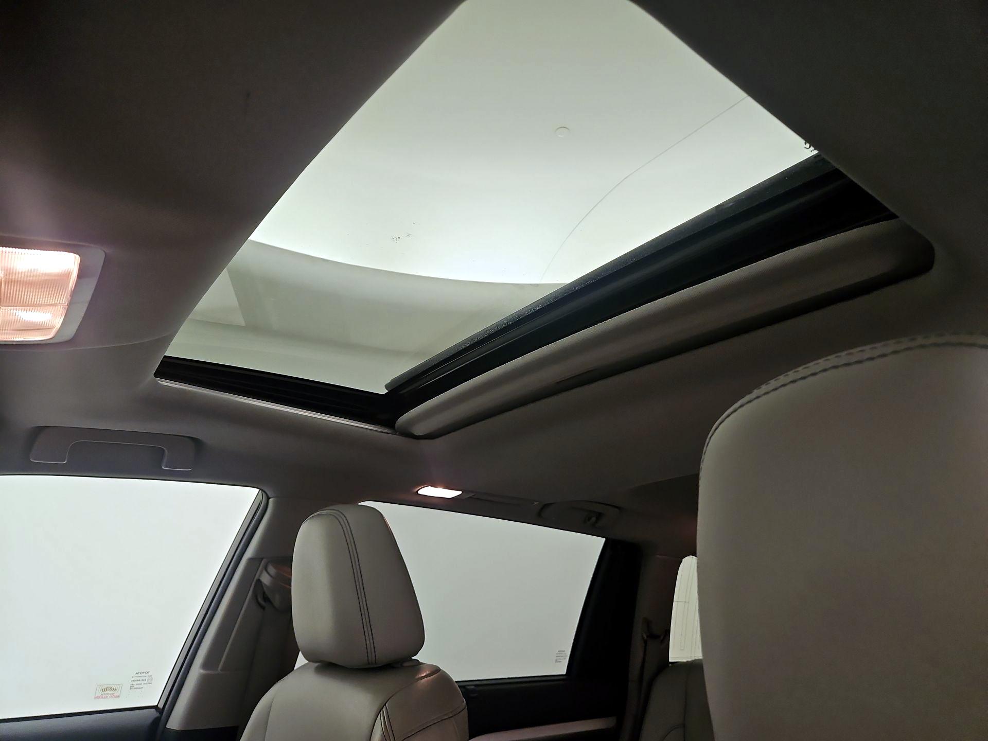 Thumbnail: 2019 Toyota Highlander - 19