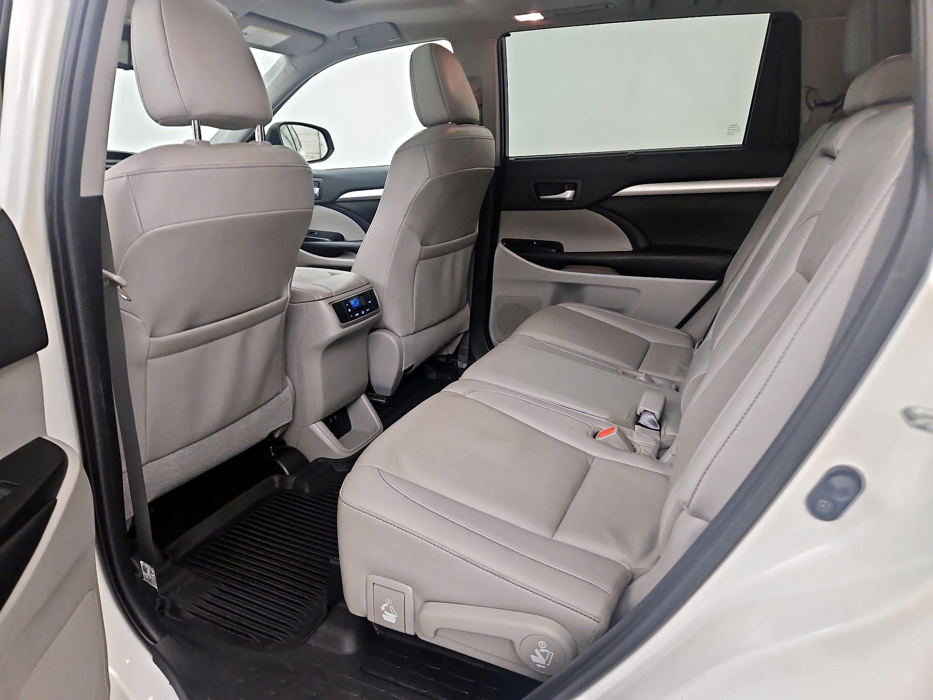 Thumbnail: 2019 Toyota Highlander - 20