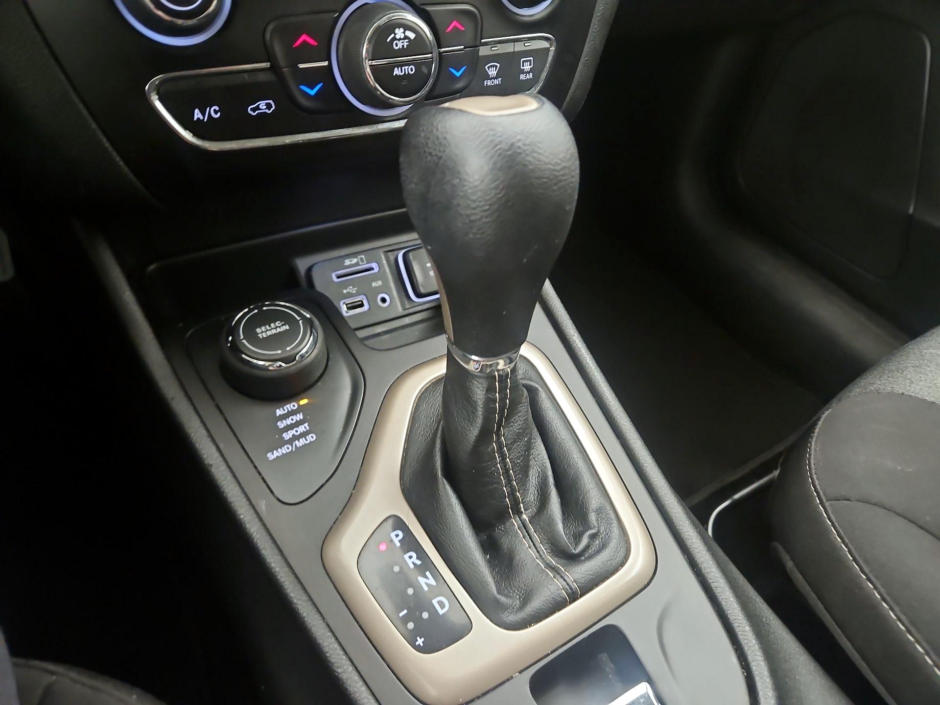 Thumbnail: 2014 Jeep Cherokee - 17