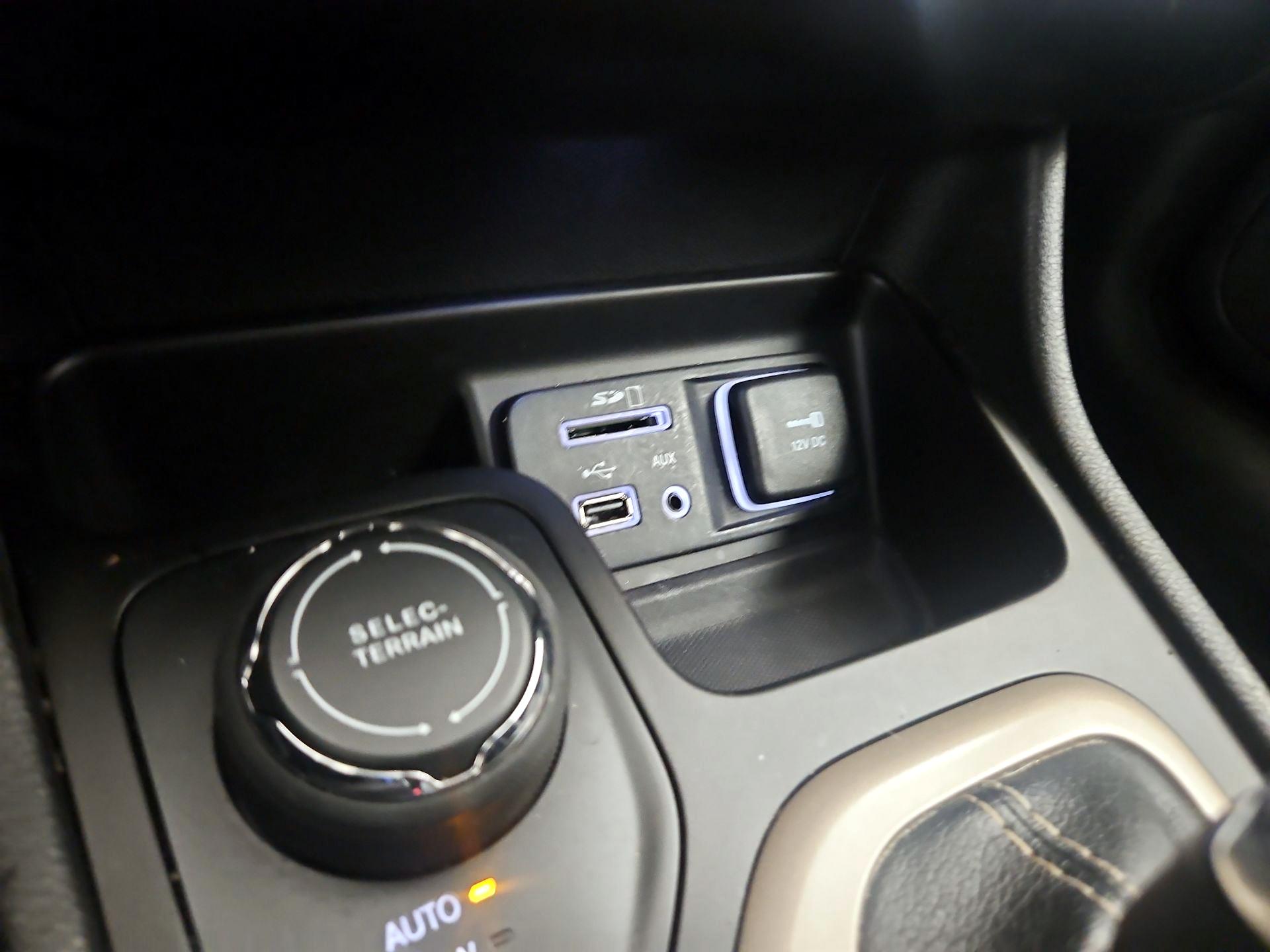Thumbnail: 2014 Jeep Cherokee - 18