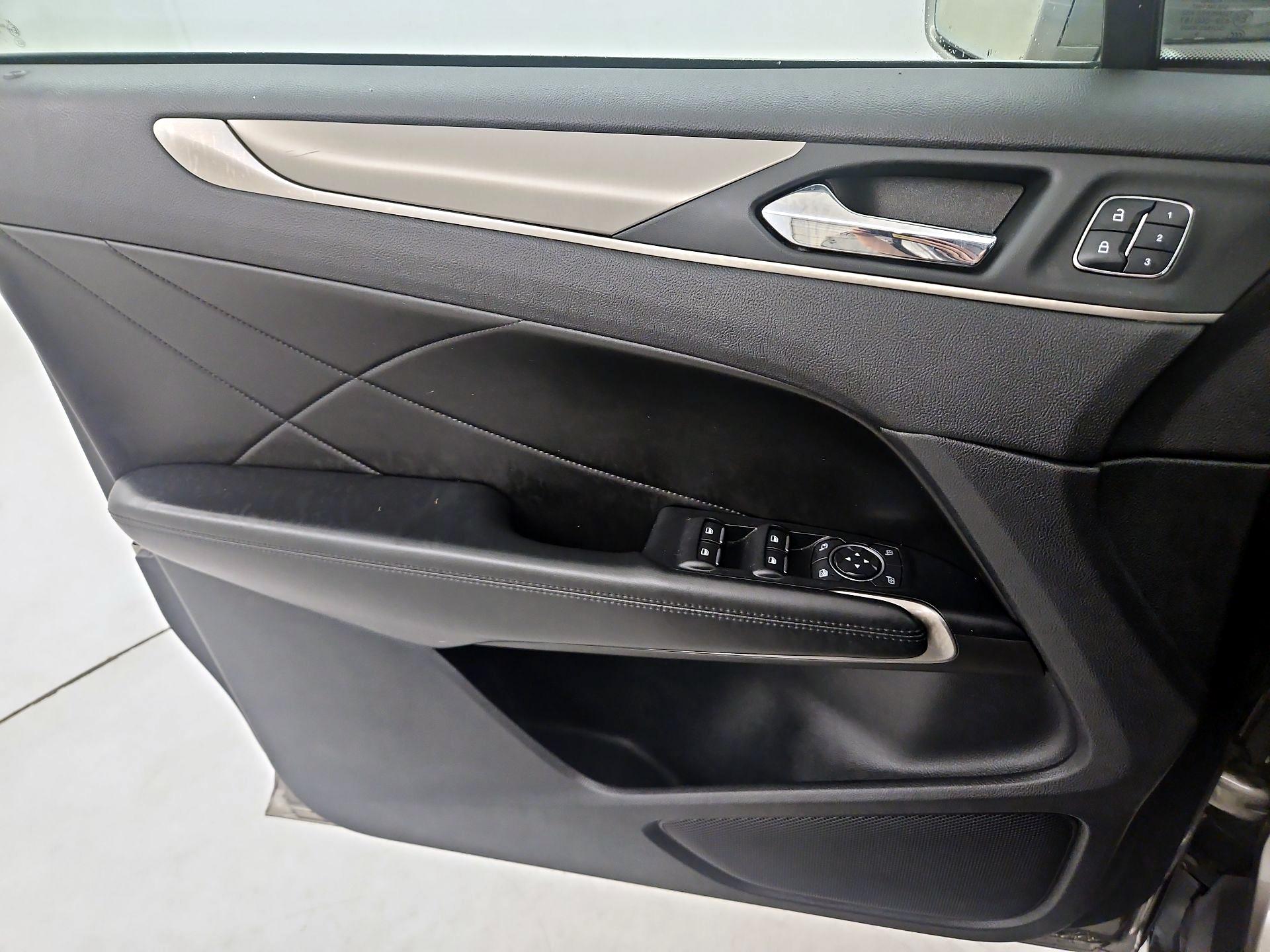 Thumbnail: 2017 Lincoln MKC - 12