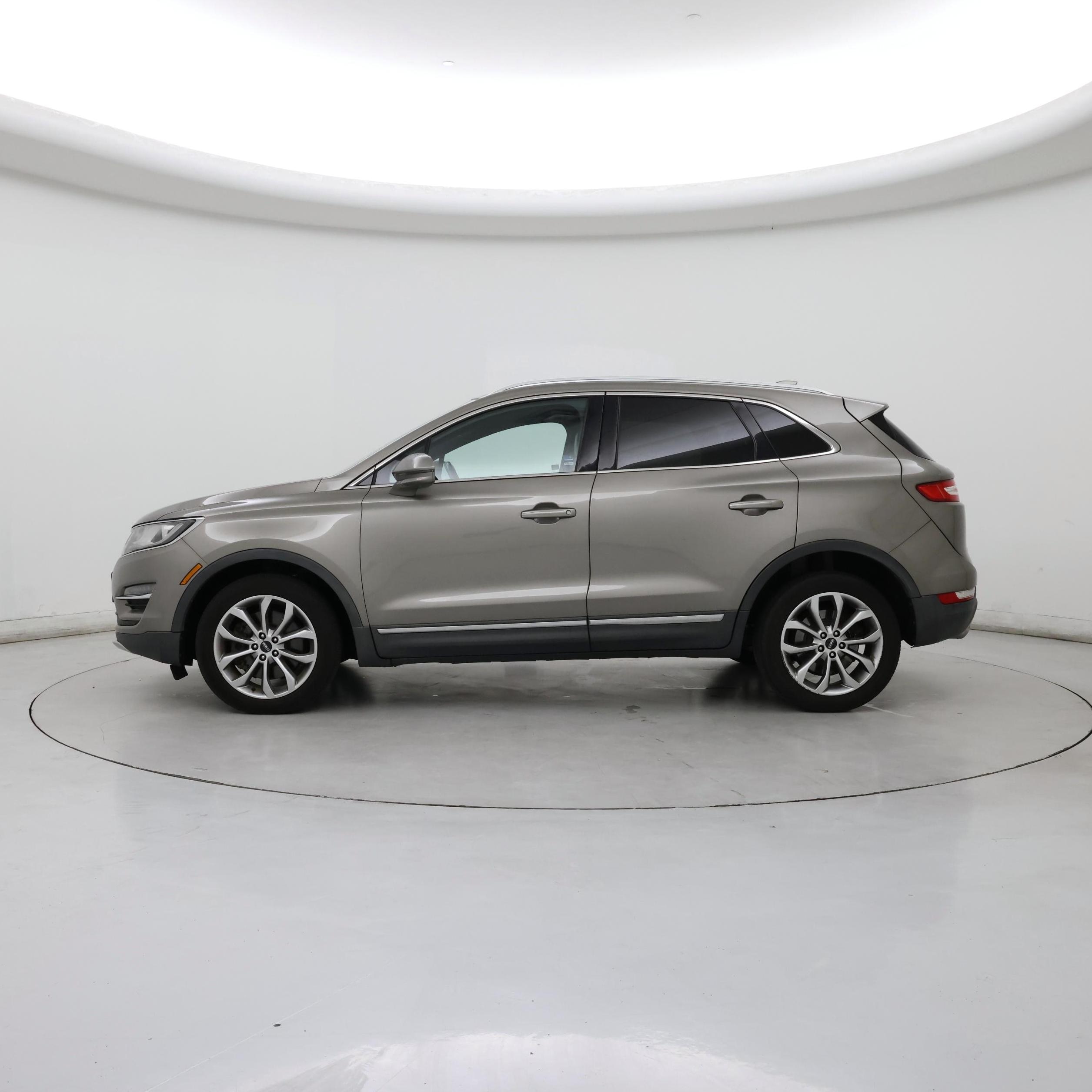 Thumbnail: 2017 Lincoln MKC - 3