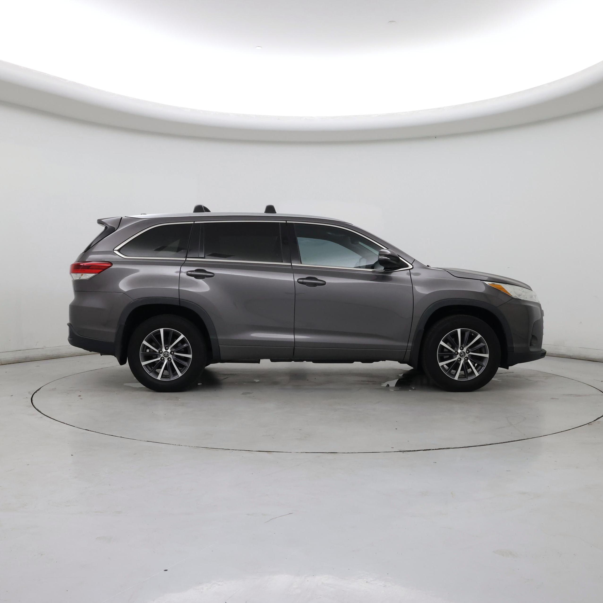 Thumbnail: 2017 Toyota Highlander - 7
