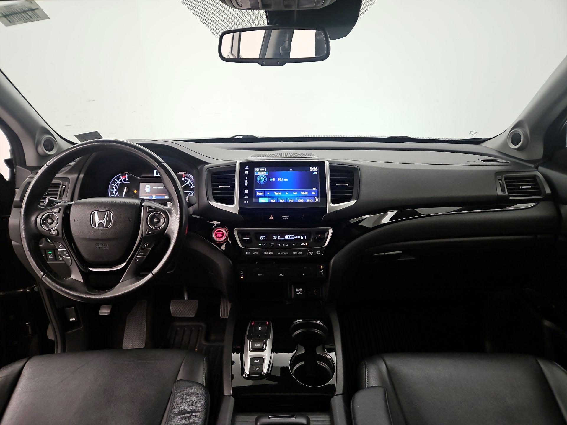 Thumbnail: 2017 Honda Pilot - 9