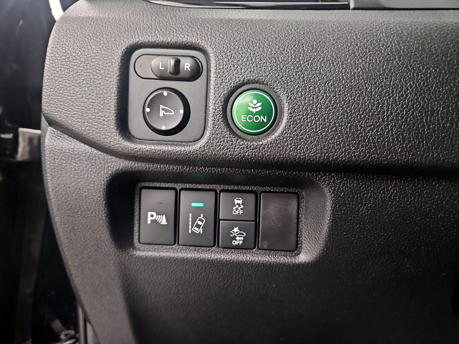 Thumbnail: 2017 Honda Pilot - 13