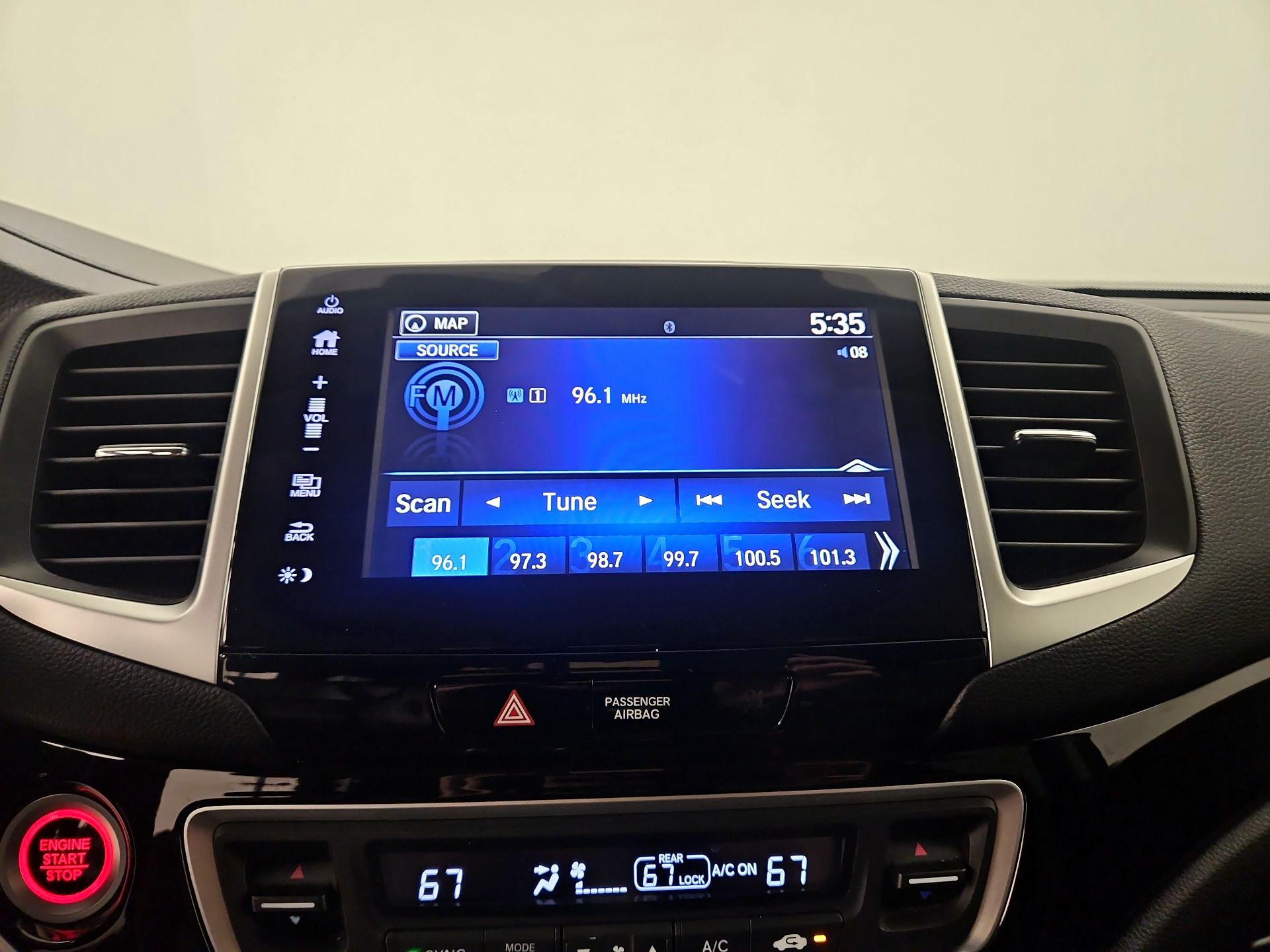 Thumbnail: 2017 Honda Pilot - 16