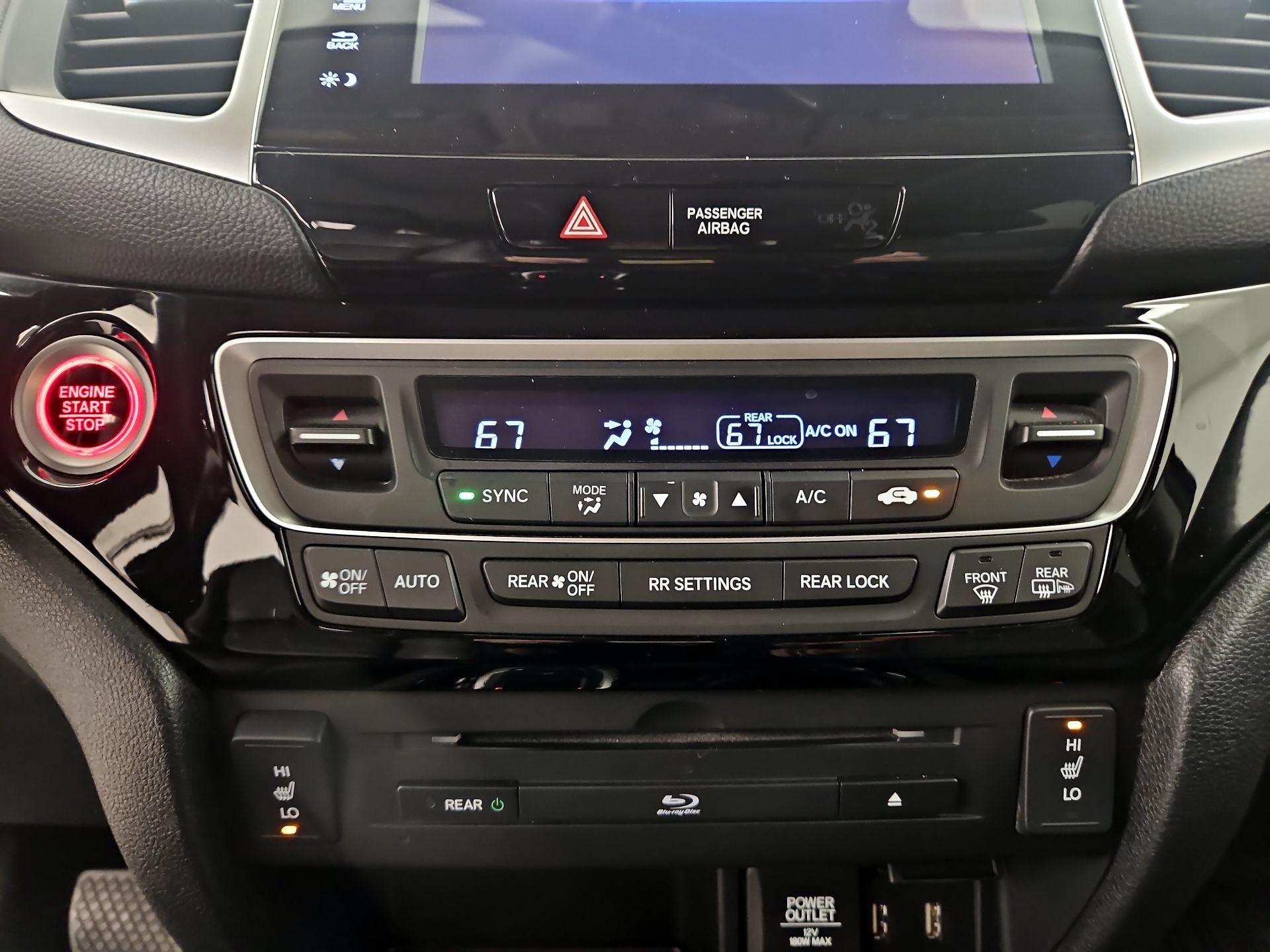 Thumbnail: 2017 Honda Pilot - 17