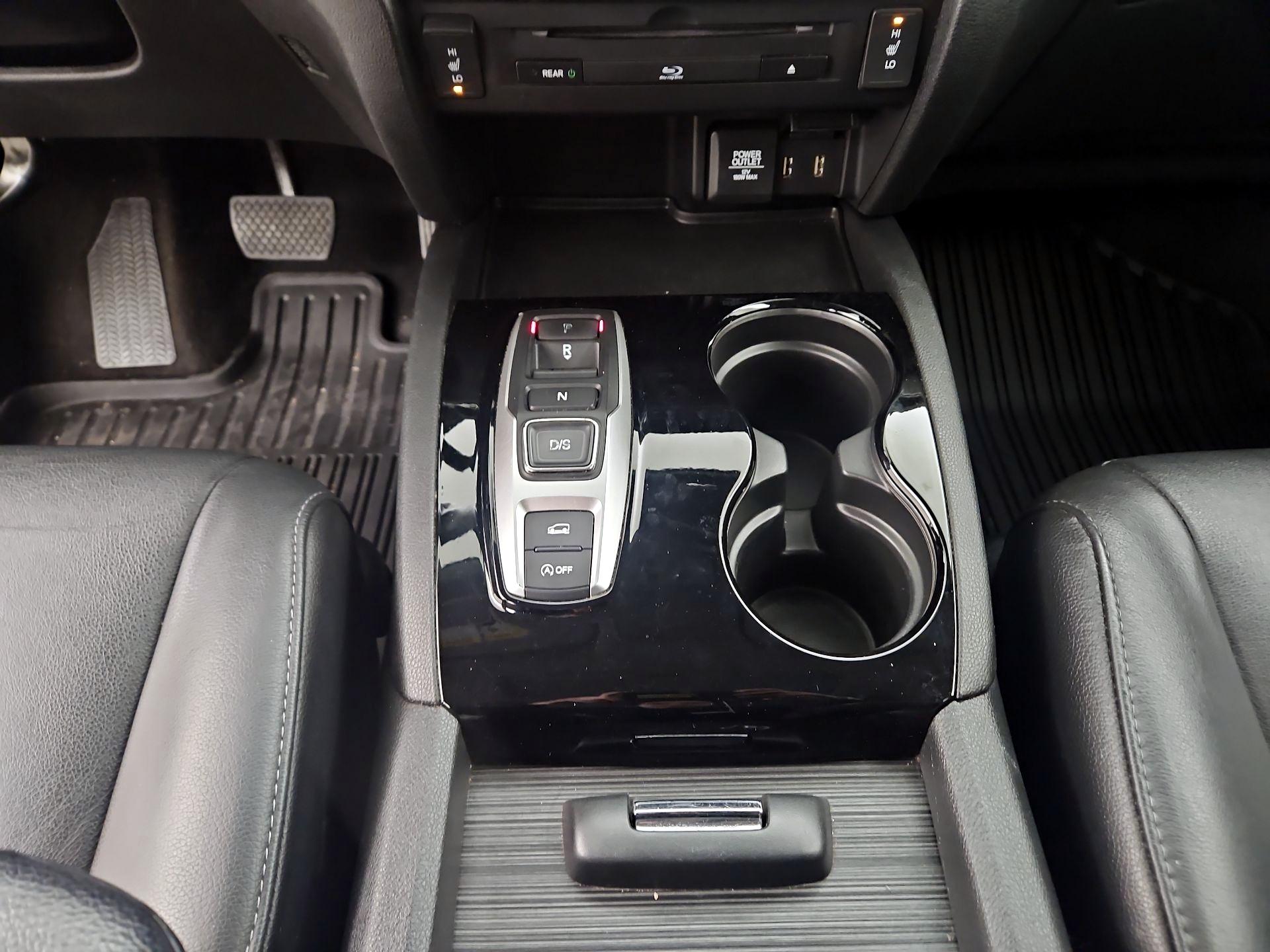 Thumbnail: 2017 Honda Pilot - 18