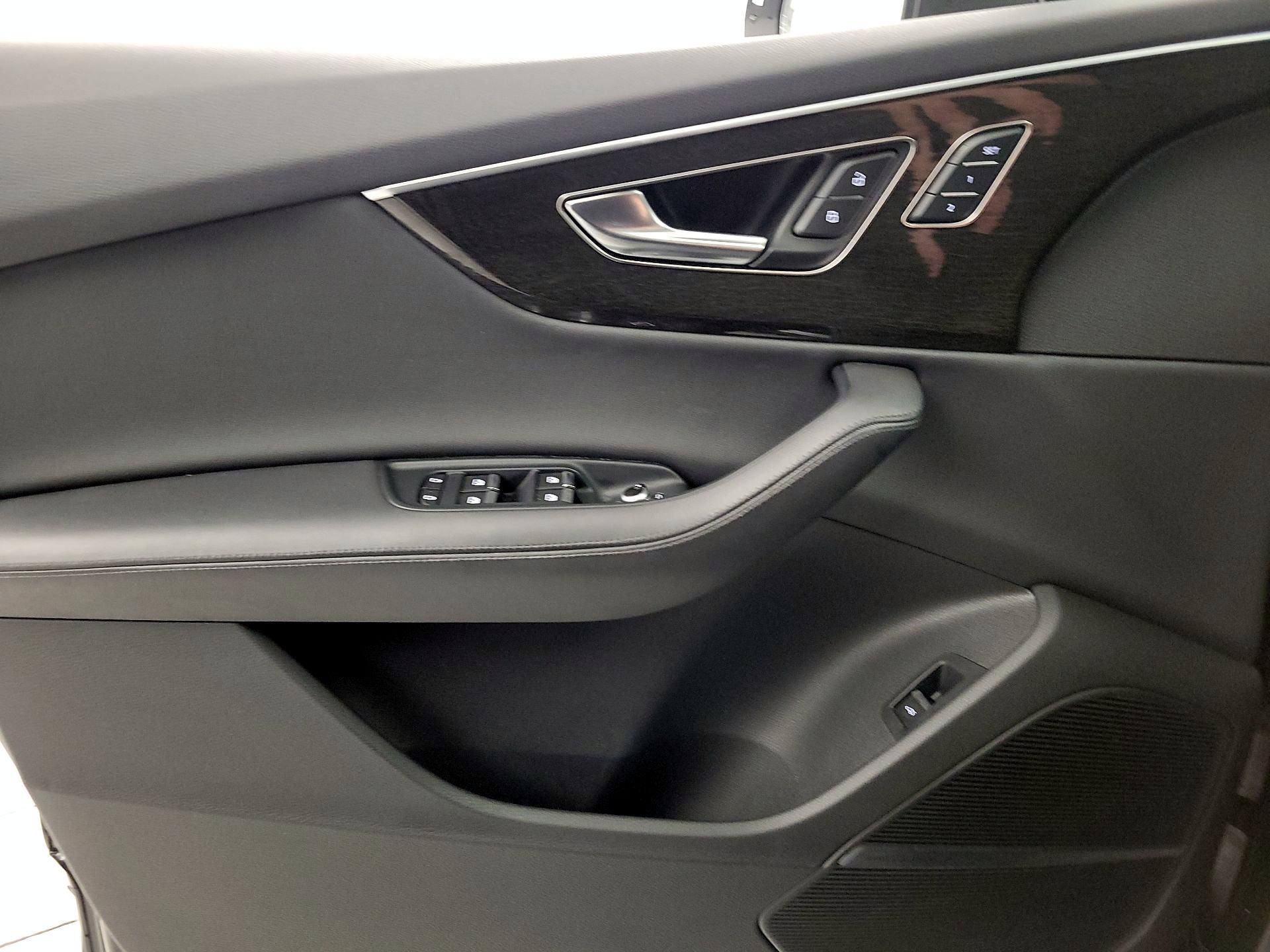 Thumbnail: 2023 Audi Q7 - 12