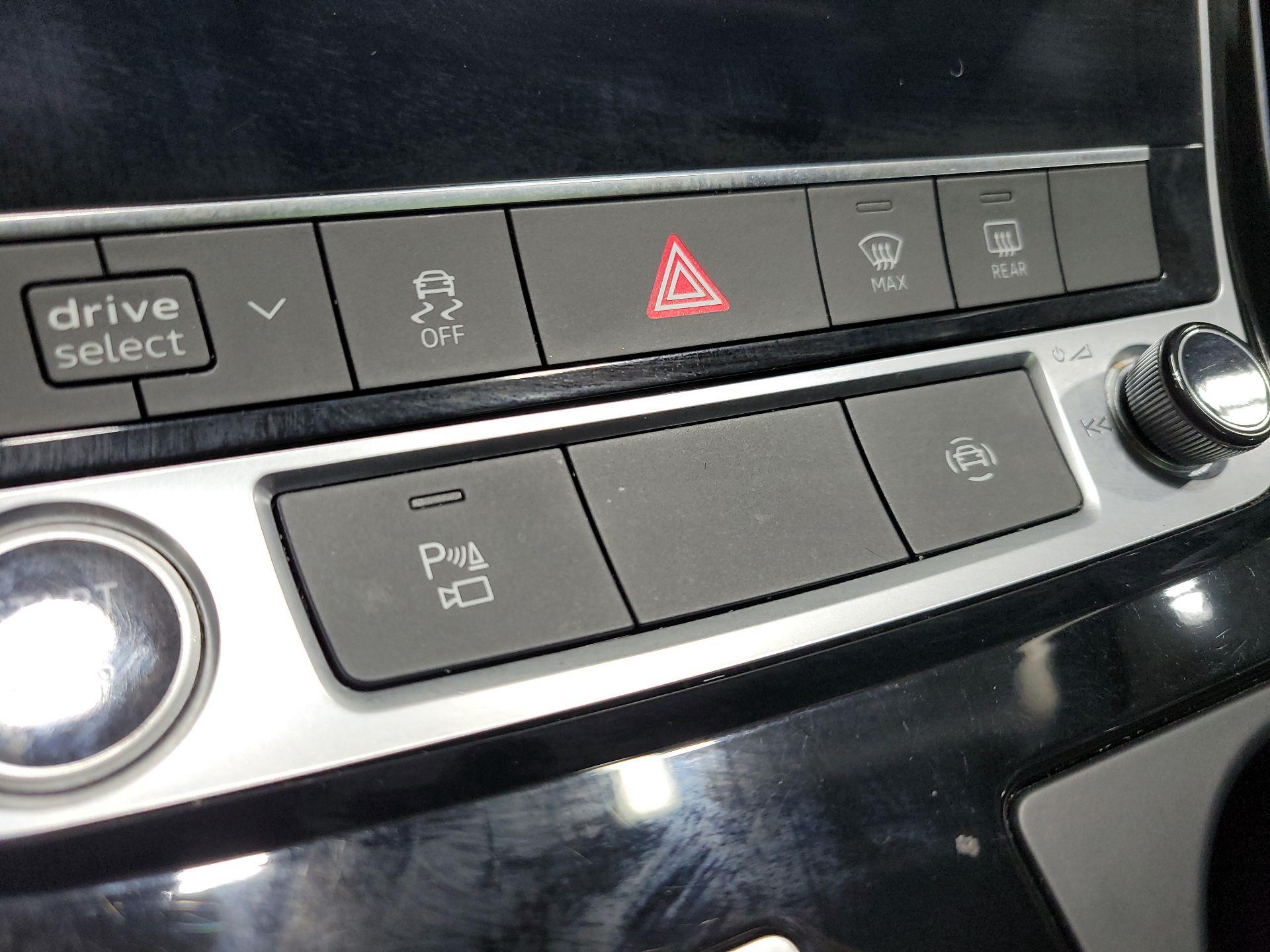 Thumbnail: 2023 Audi Q7 - 17