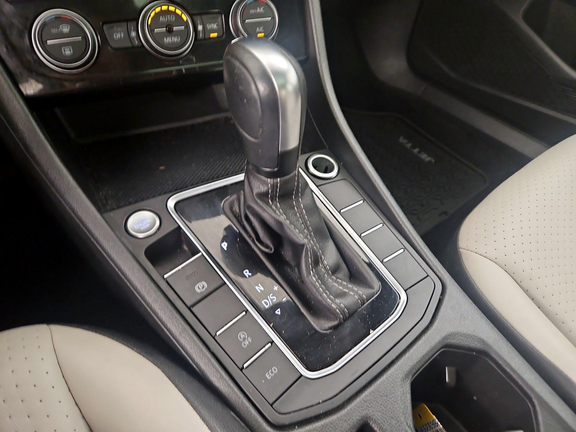 Thumbnail: 2021 Volkswagen Jetta - 17