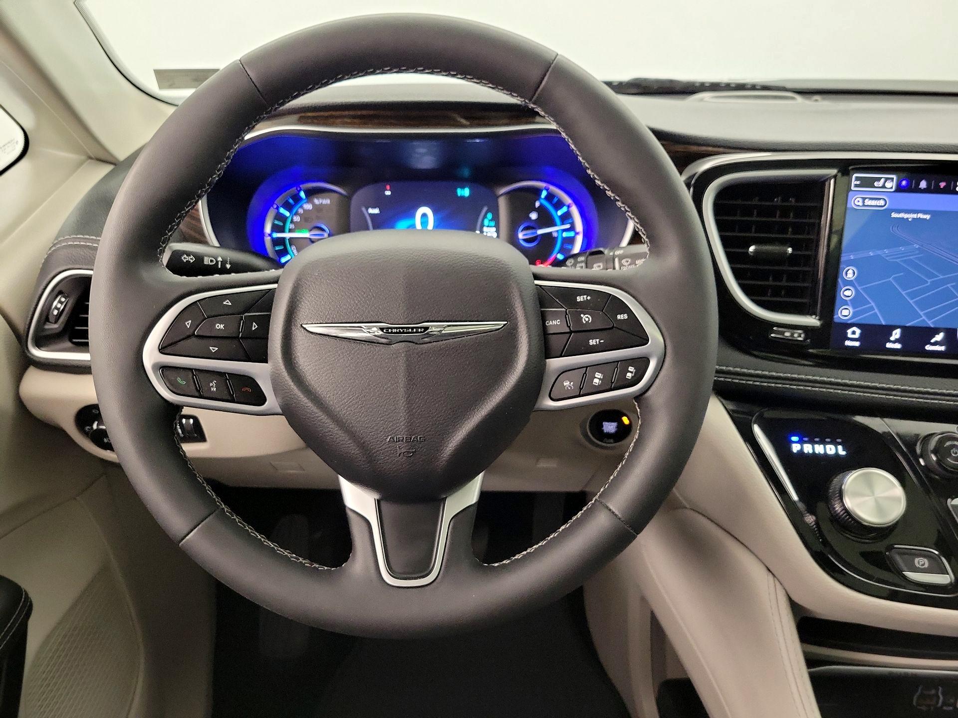 Thumbnail: 2023 Chrysler Pacifica - 10