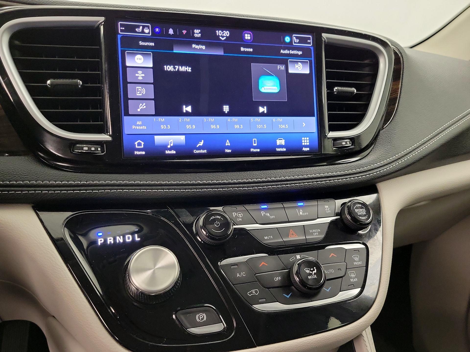 Thumbnail: 2023 Chrysler Pacifica - 16