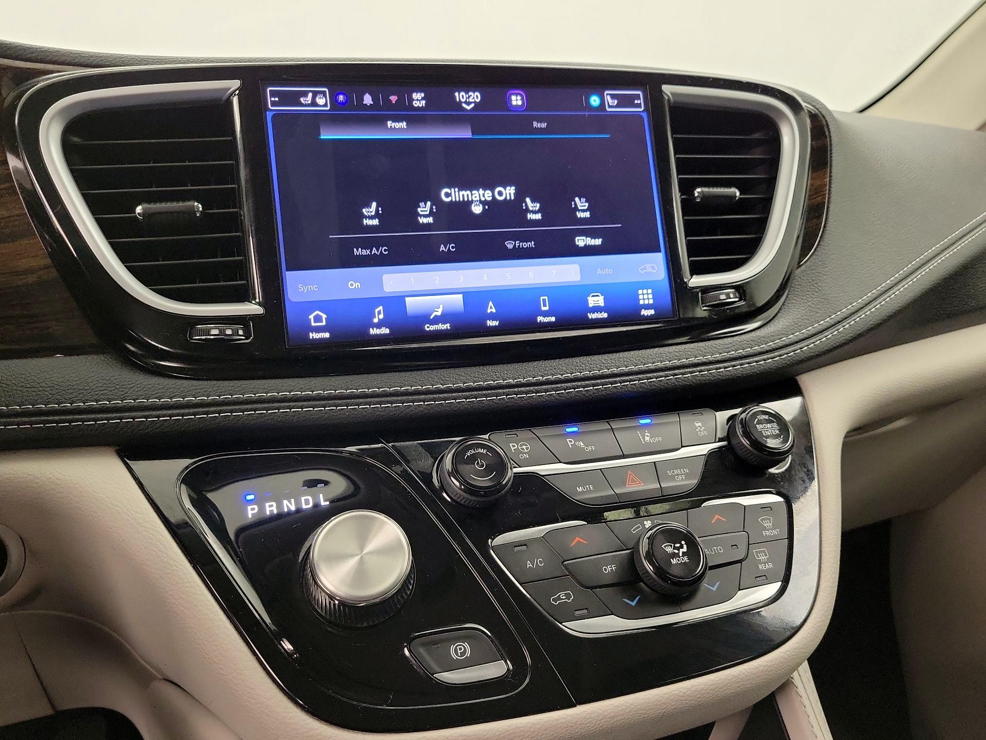 Thumbnail: 2023 Chrysler Pacifica - 17