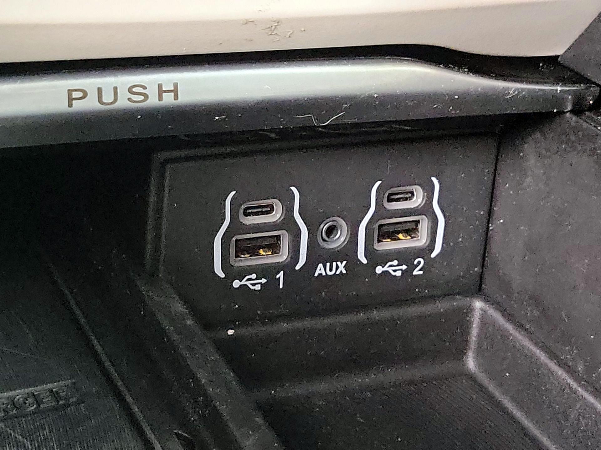 Thumbnail: 2023 Chrysler Pacifica - 19