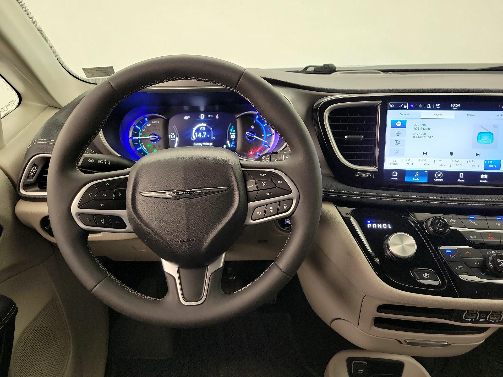 Thumbnail: 2023 Chrysler Pacifica - 10