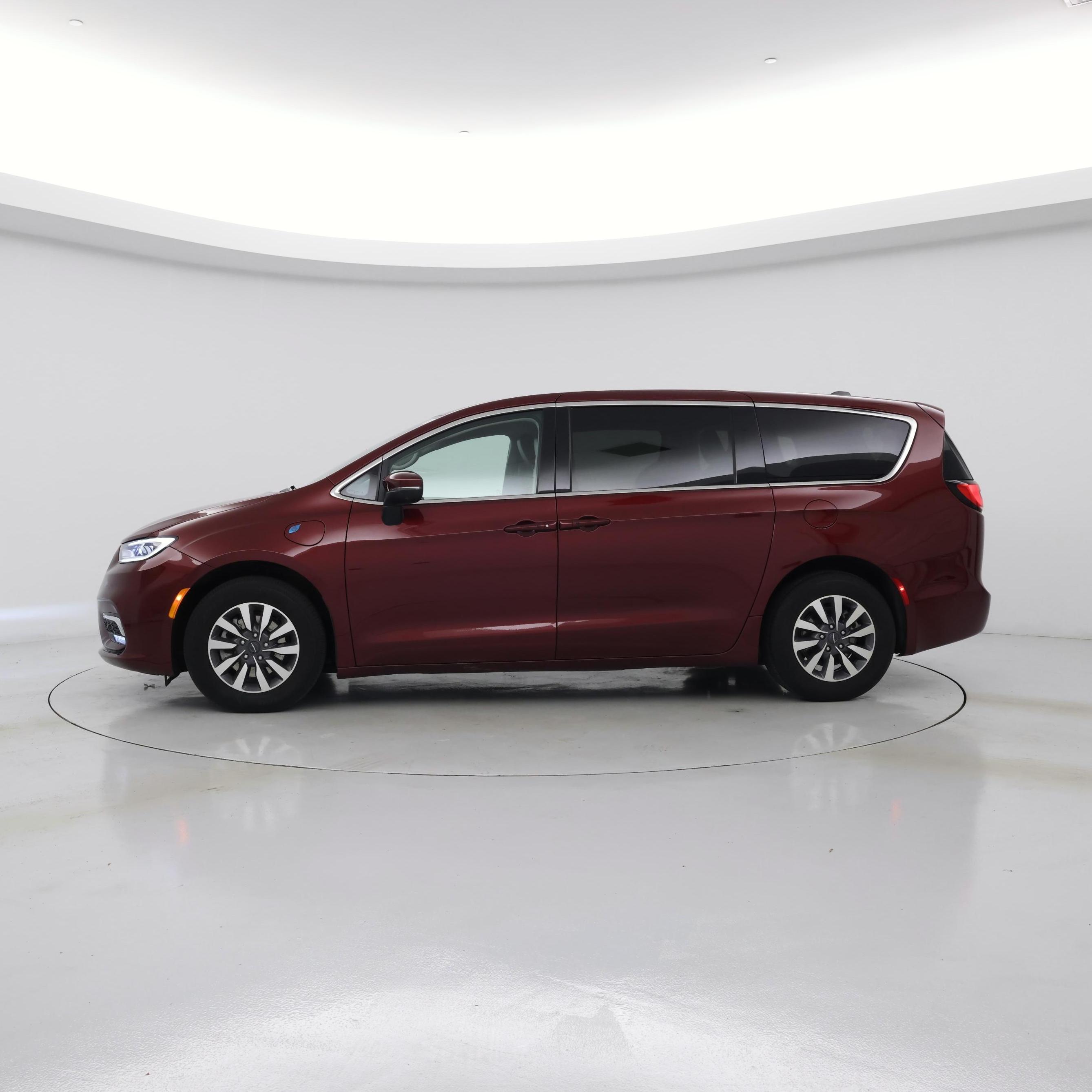 Thumbnail: 2023 Chrysler Pacifica - 3