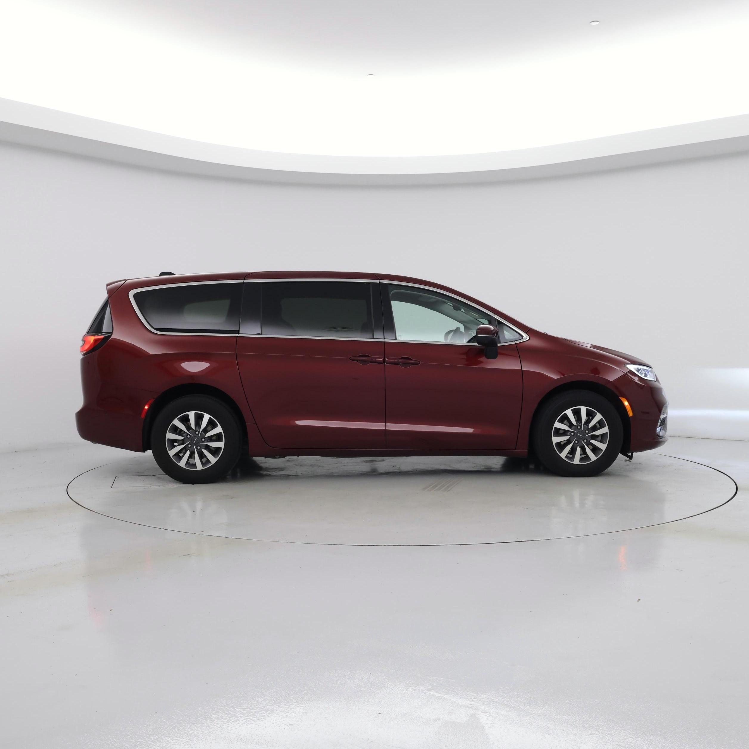 Thumbnail: 2023 Chrysler Pacifica - 7
