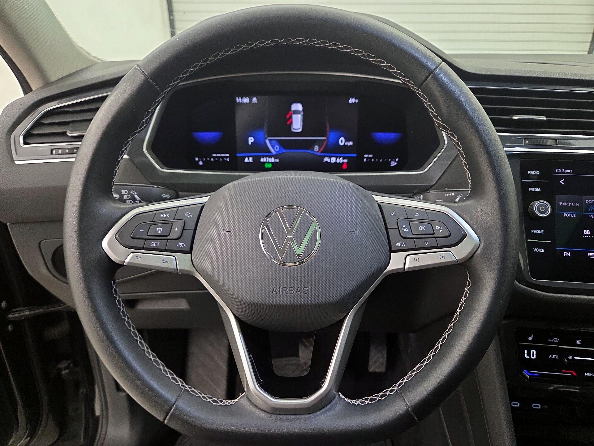 Thumbnail: 2022 Volkswagen Tiguan - 10