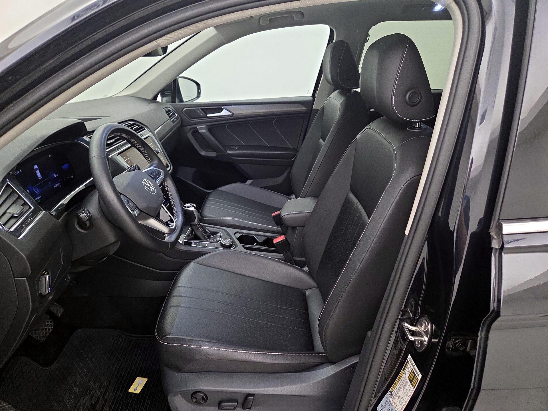 Thumbnail: 2022 Volkswagen Tiguan - 11
