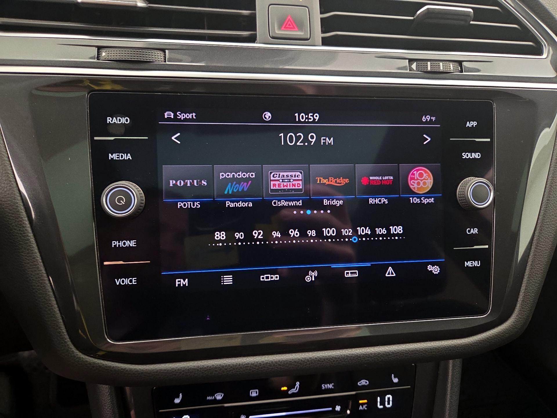 Thumbnail: 2022 Volkswagen Tiguan - 14