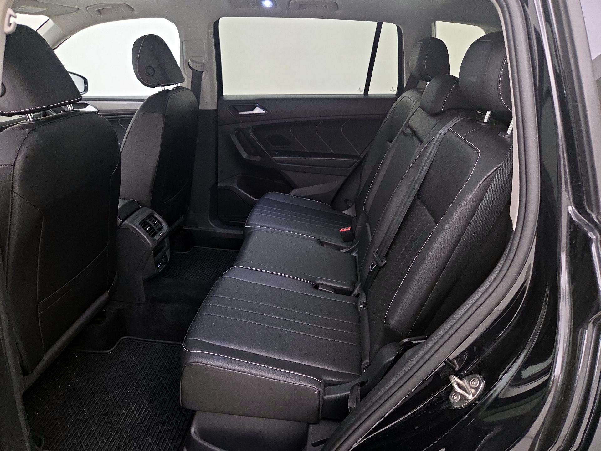 Thumbnail: 2022 Volkswagen Tiguan - 18